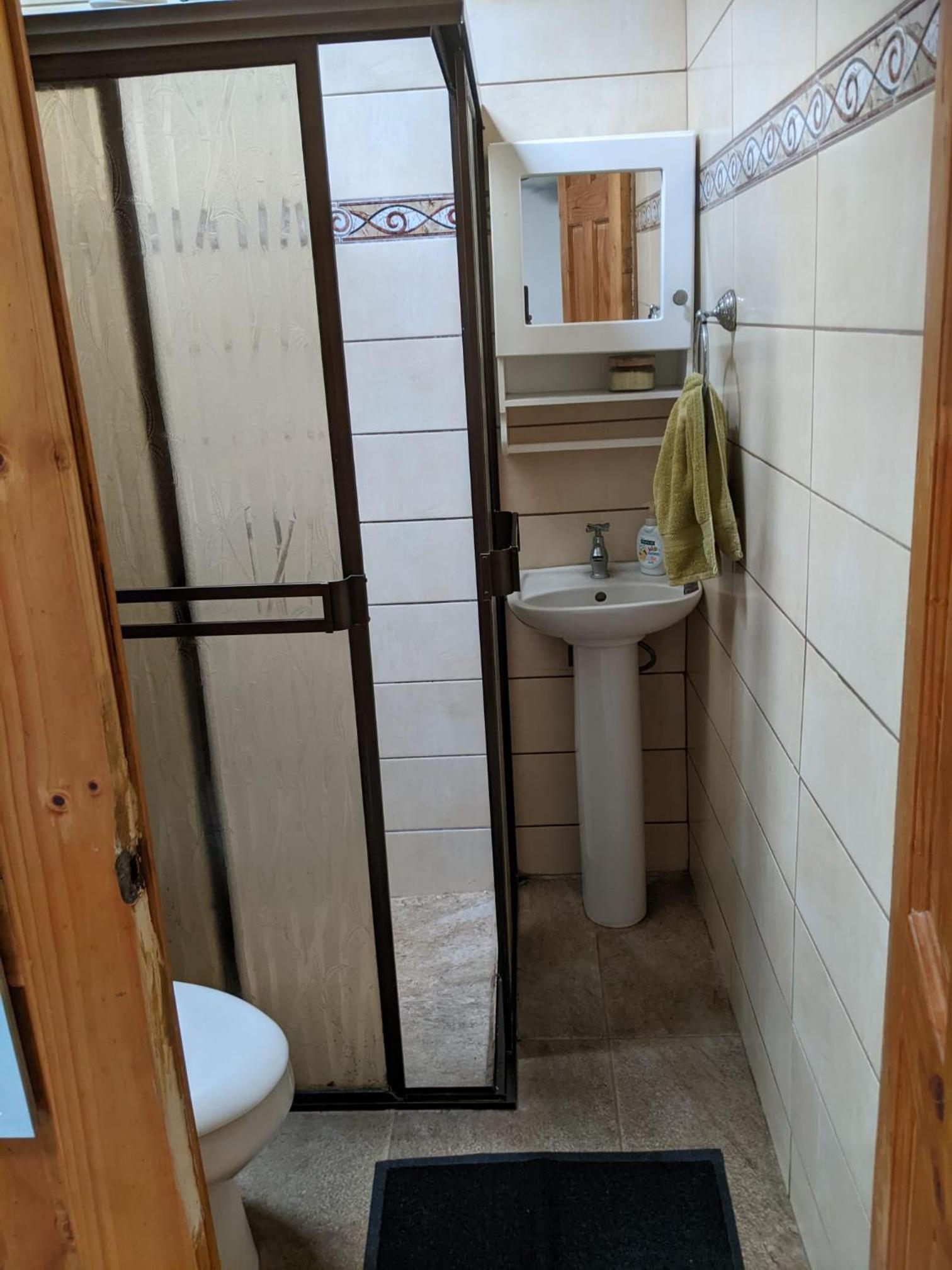 Family Room with Private Bathroom photo 2