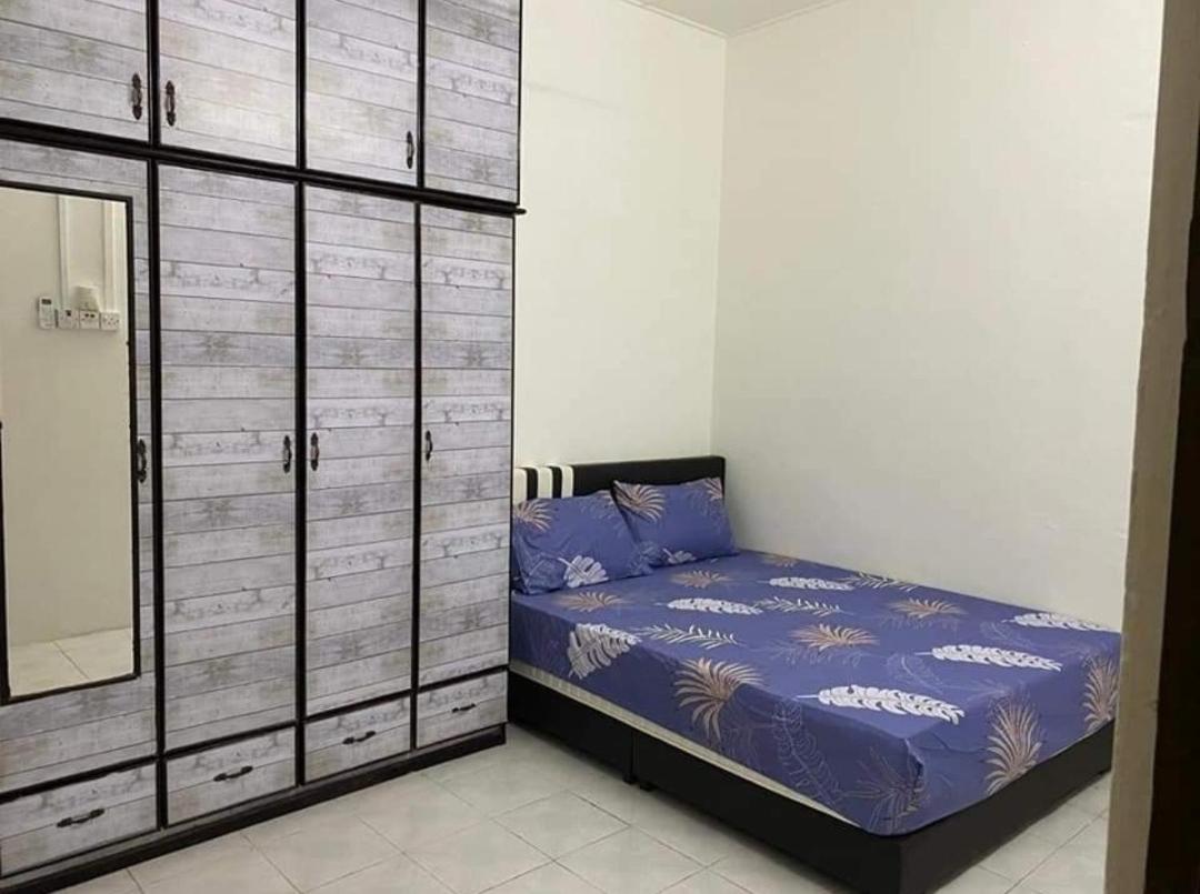 Three-Bedroom House photo 3