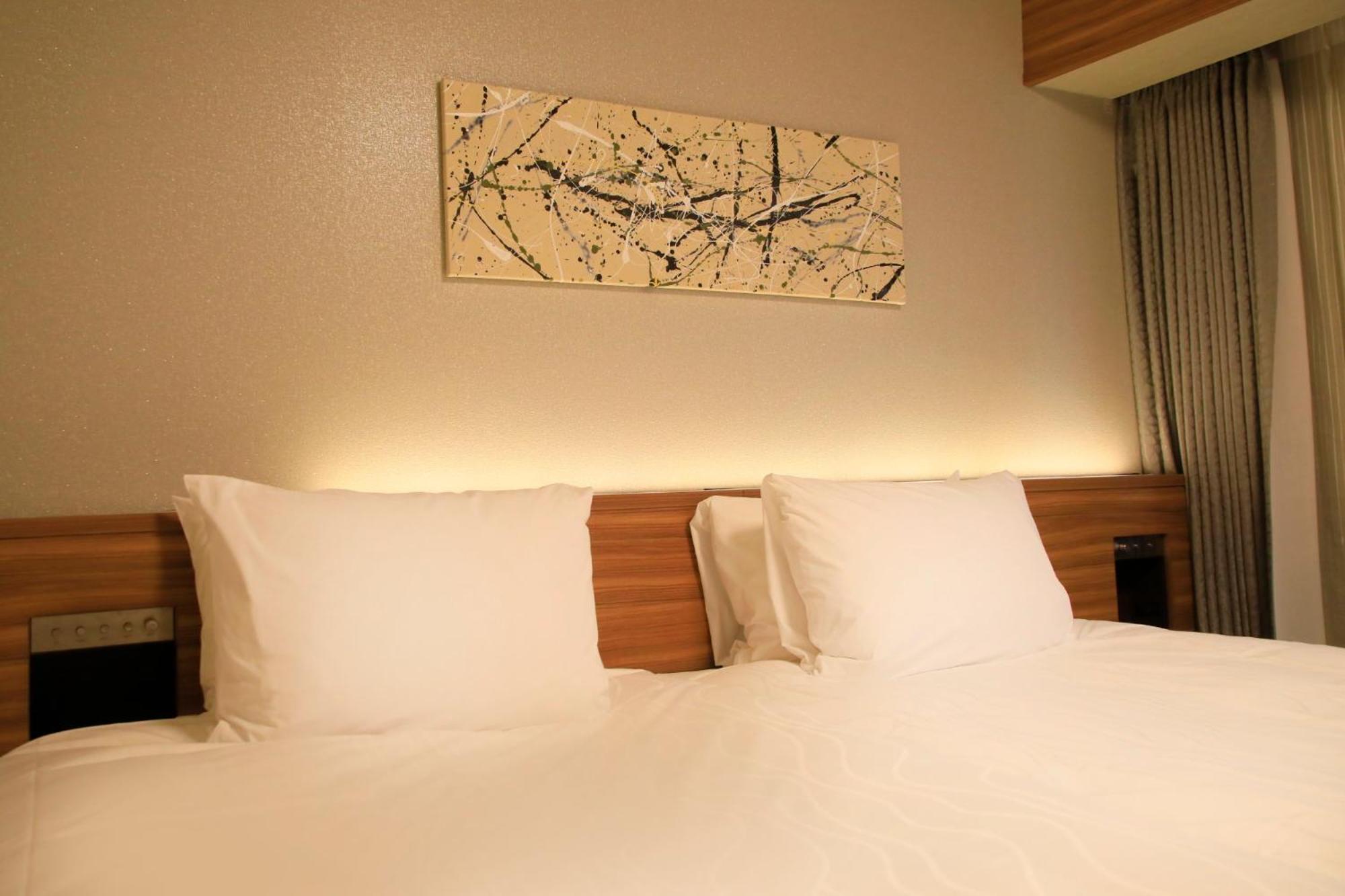 Twin Room - Photo 11