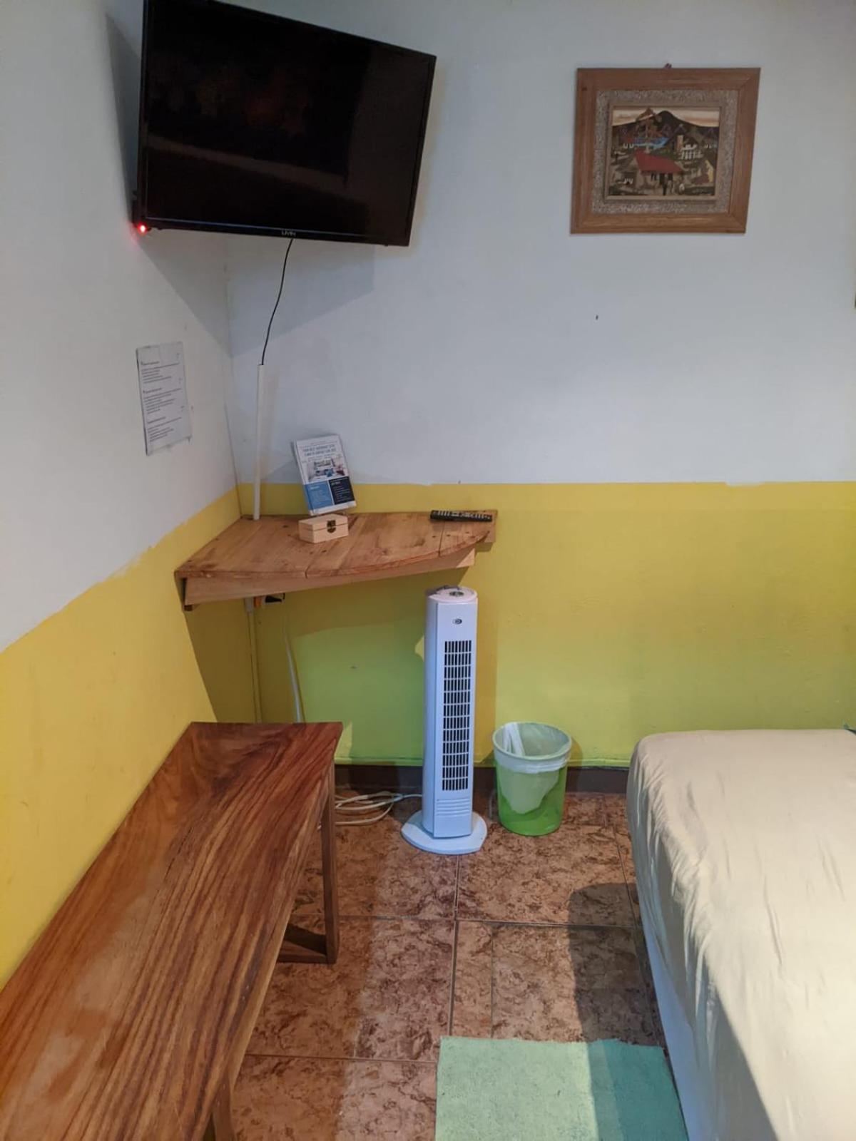 Standard Double Room with Shared Bathroom photo 3