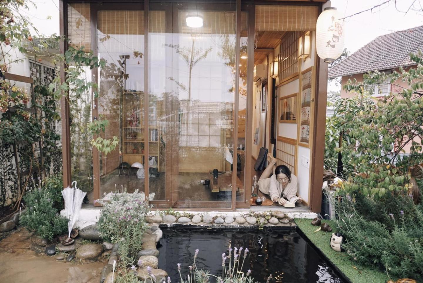 Double Room with Lake View - Photo 4