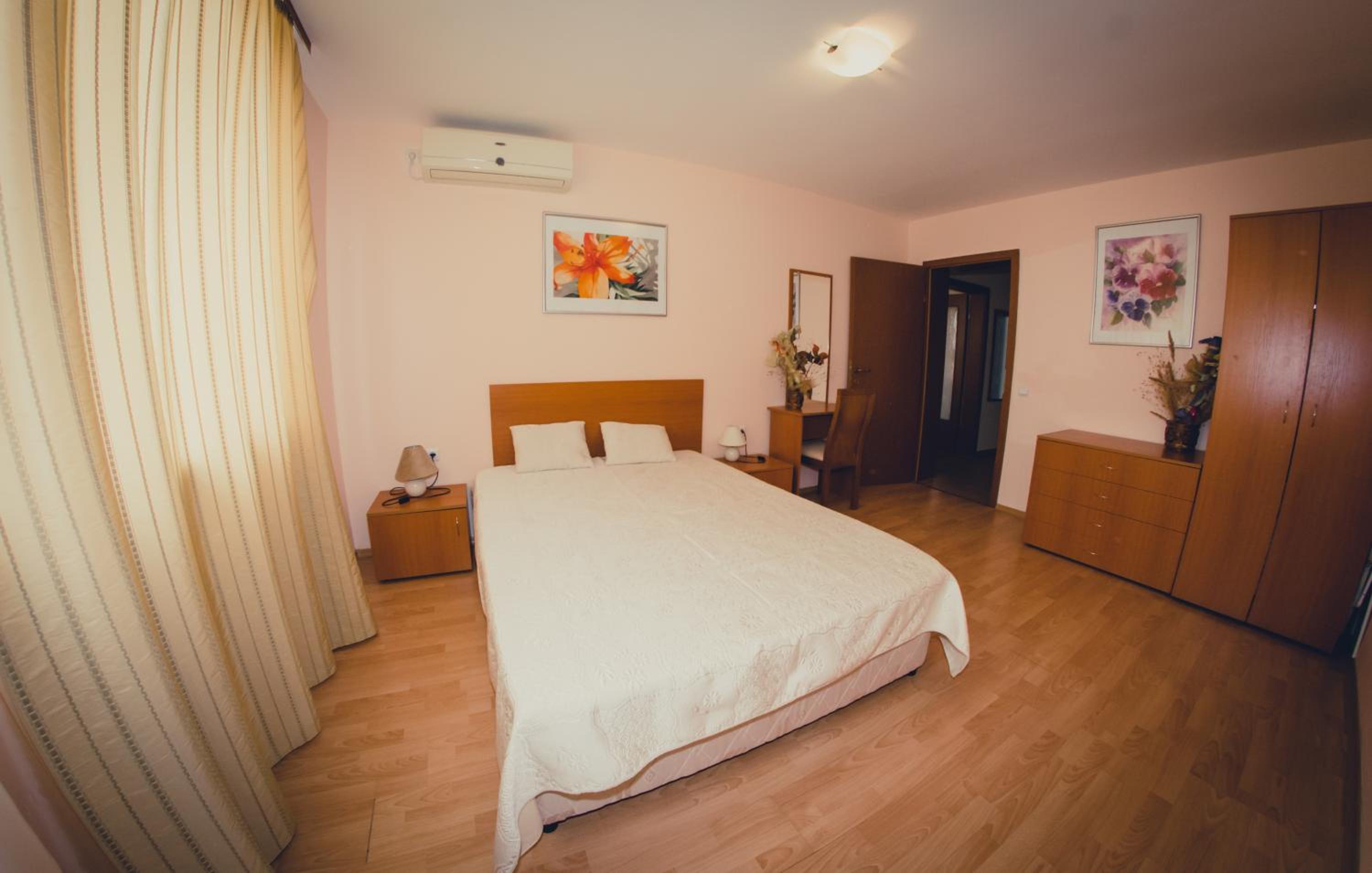 One-Bedroom Apartment with Balcony photo 2