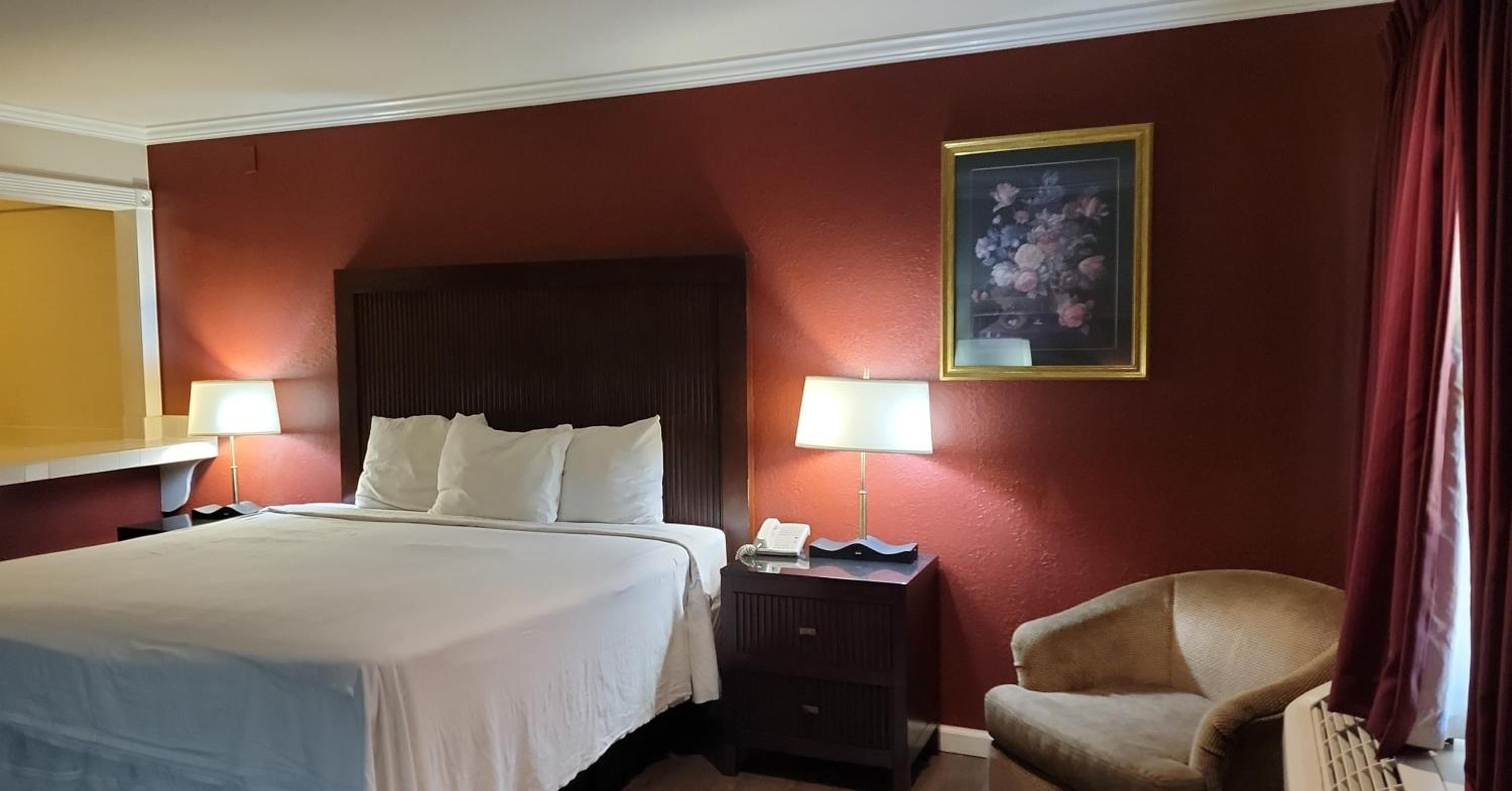 King Suite -  Non-Smoking - Photo 2