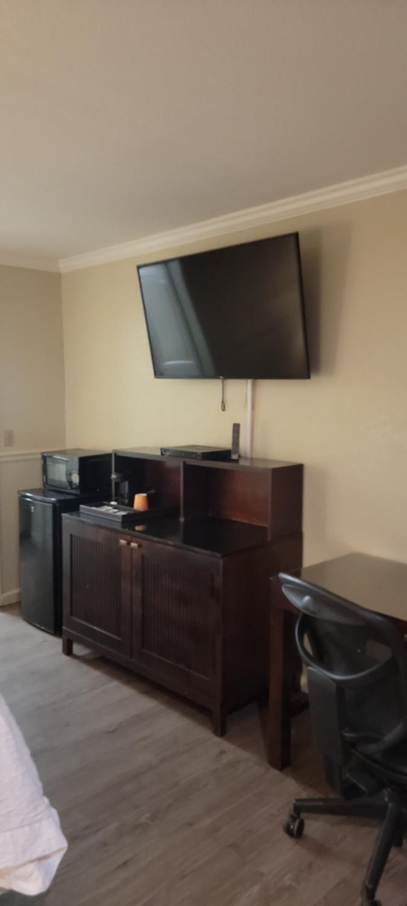 King Room - Non-Smoking - Photo 3