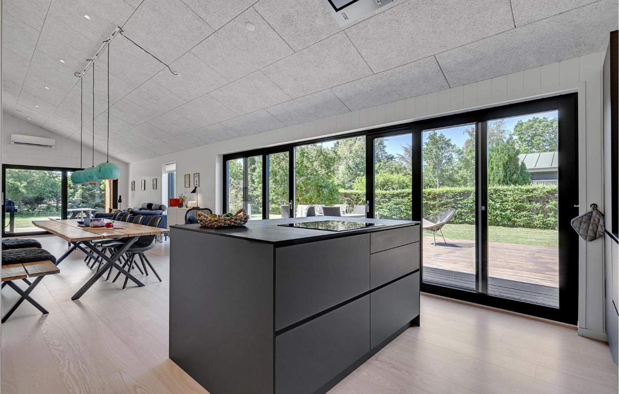 Three-Bedroom Vacation Home photo 3