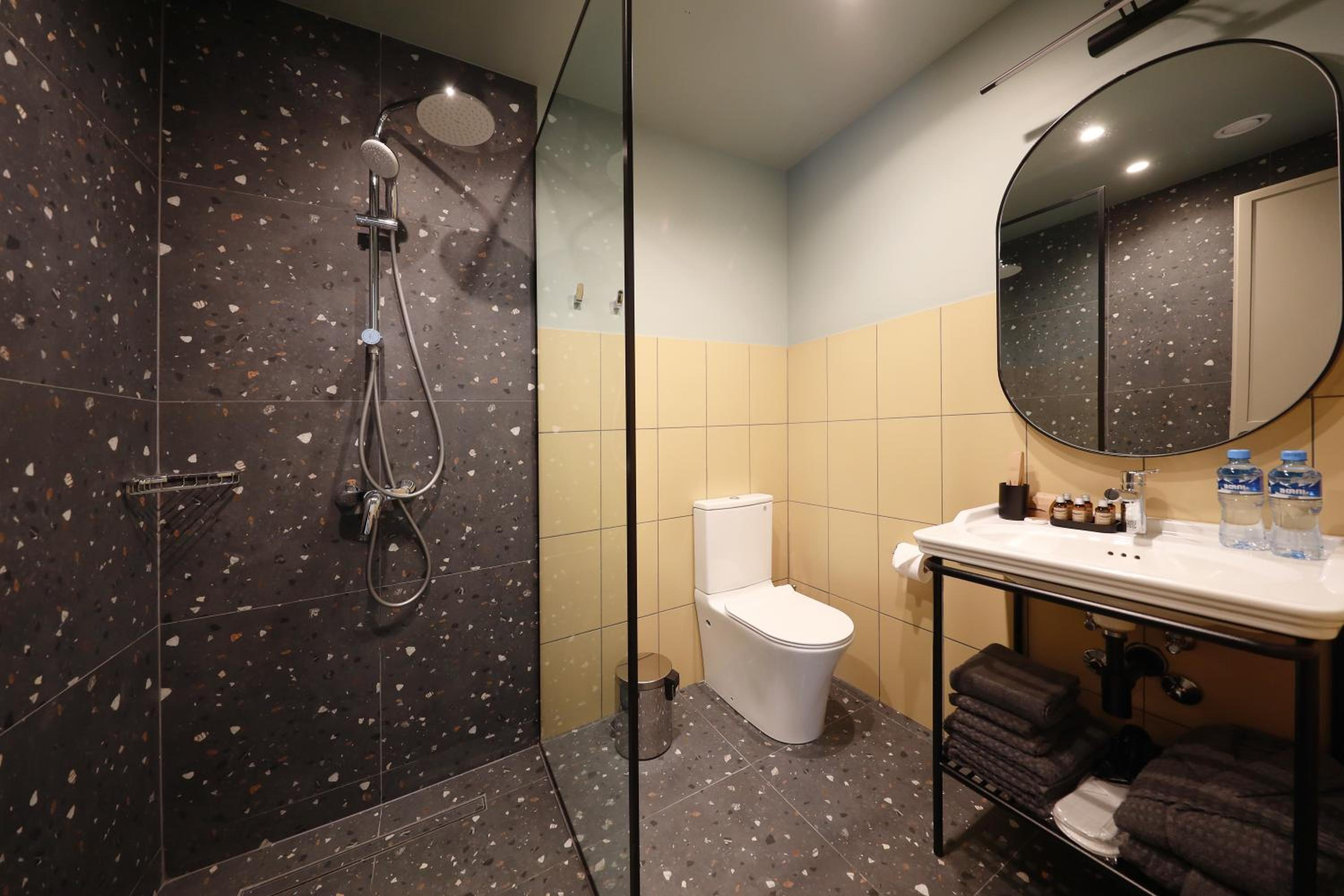 Standard Double or Twin Room - Photo 3