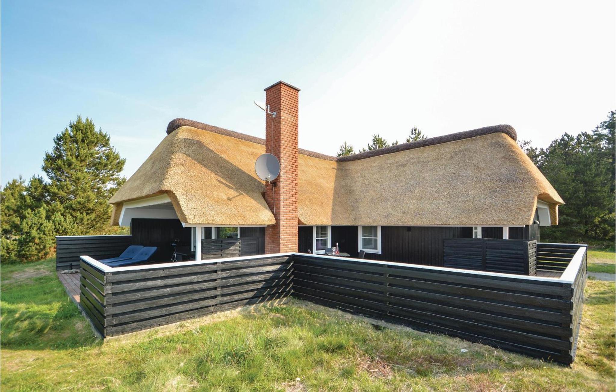 Three-Bedroom Holiday Home  photo 2