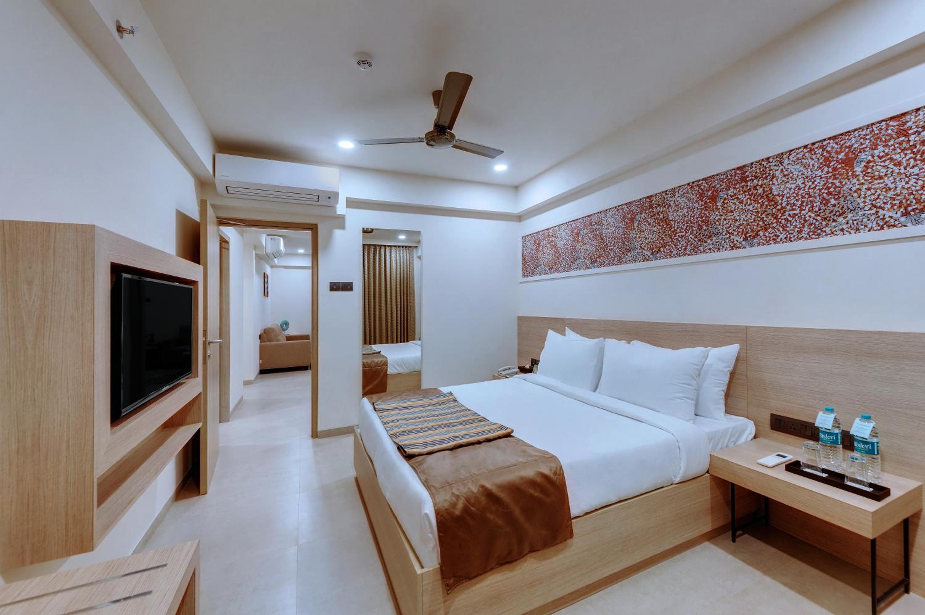 Fern Classic Suite, 1 Queen Bed & 2 Twin Beds