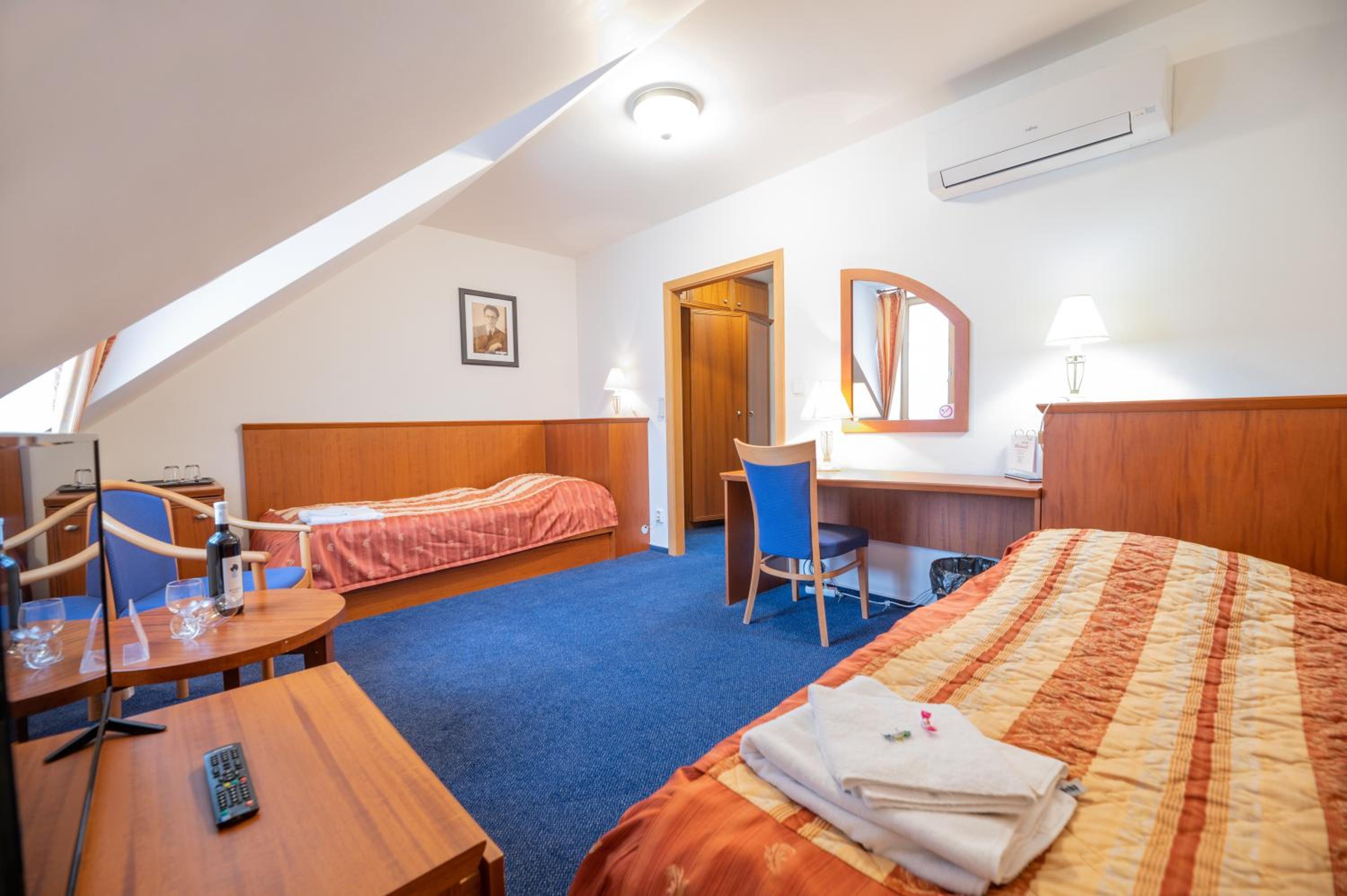 Twin Room - Photo 1