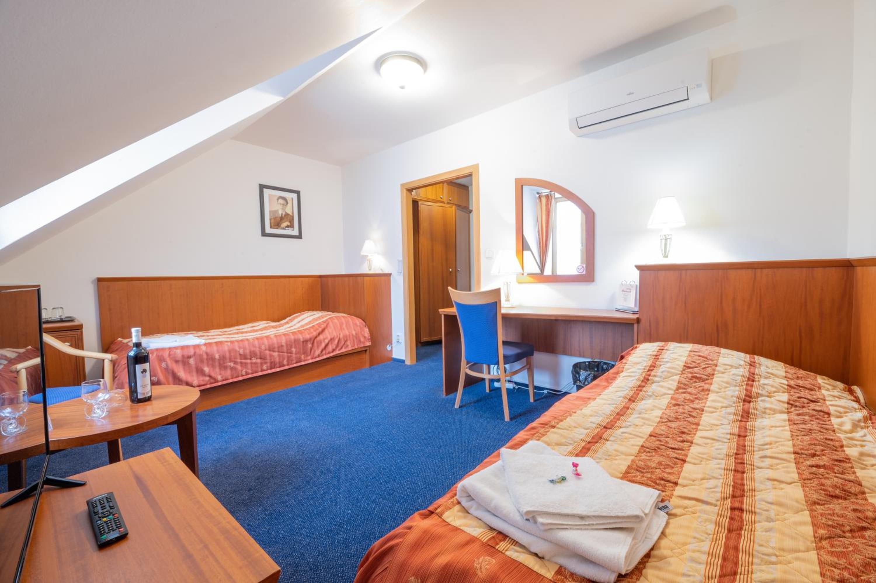 Twin Room - Photo 3
