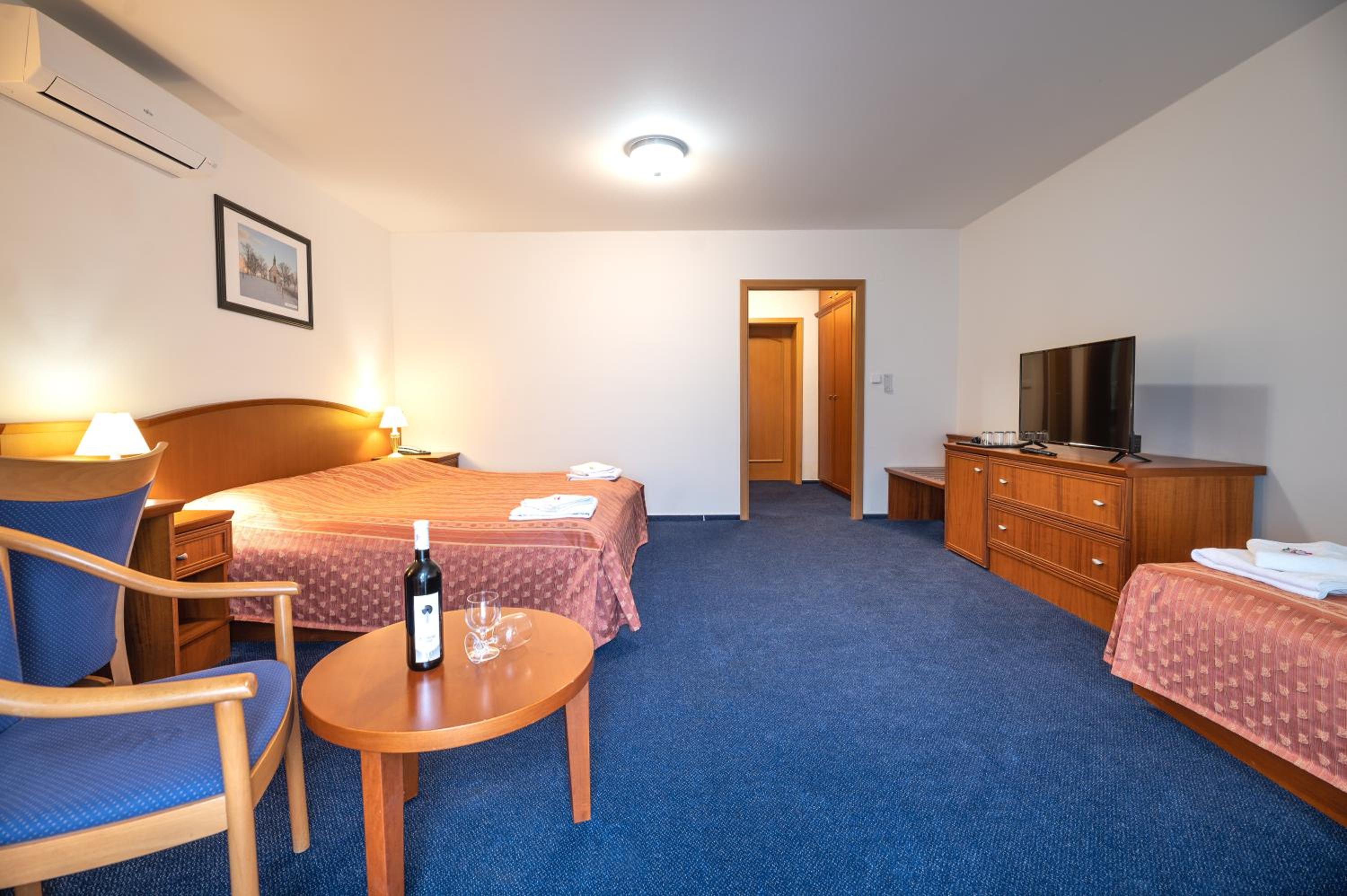 Deluxe Triple Room - Photo 1