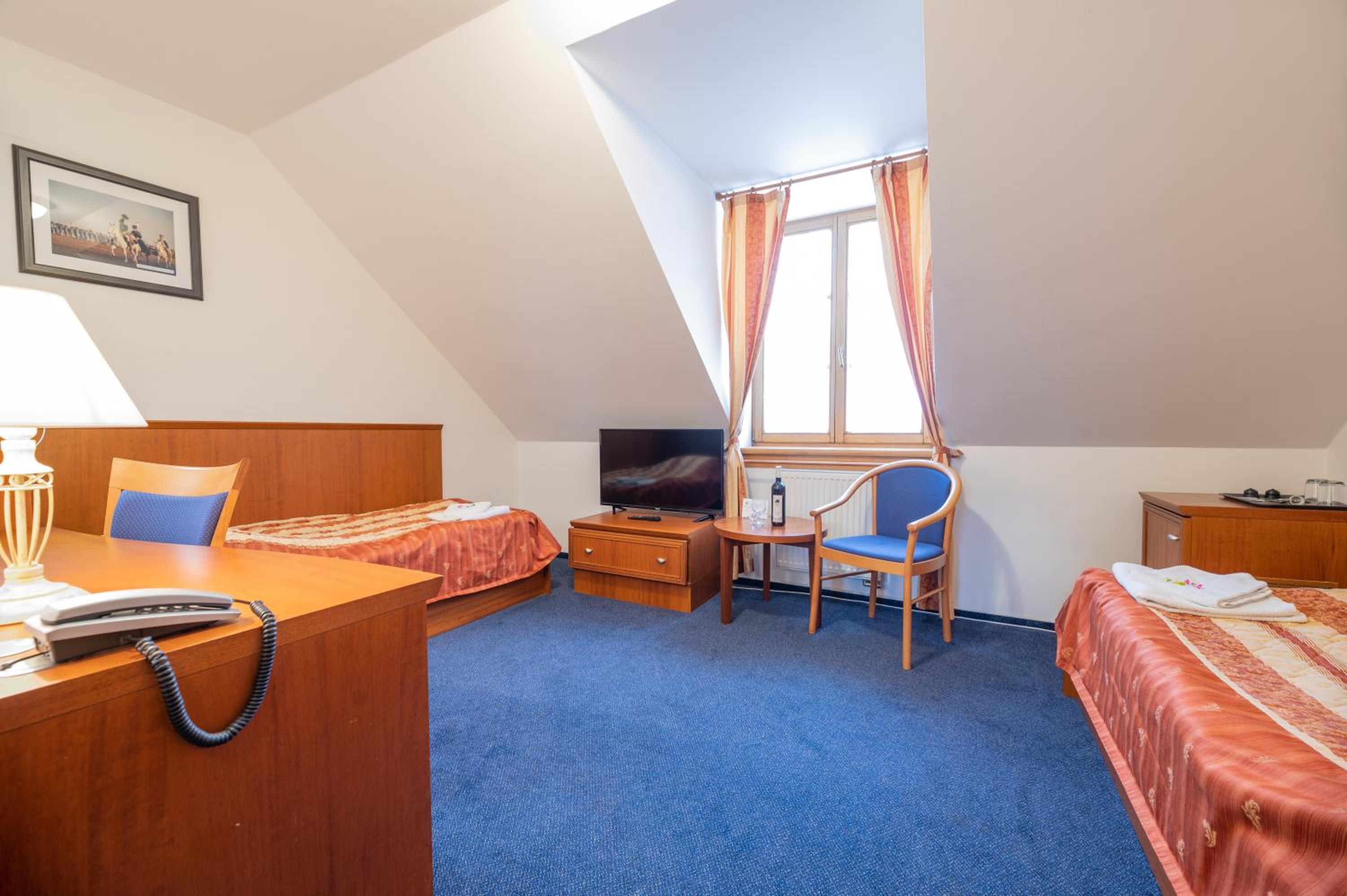 Twin Room - Photo 8