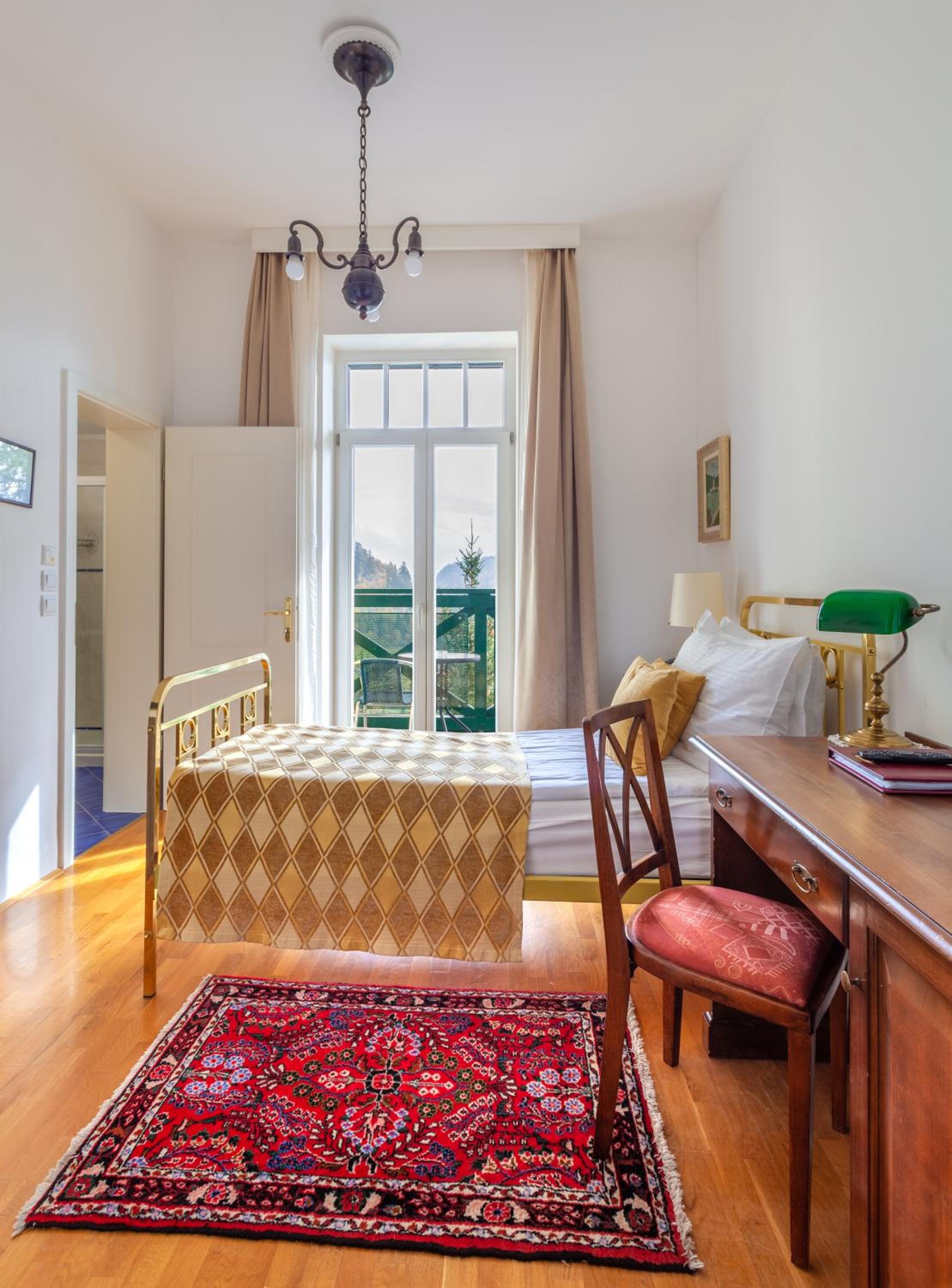 Single Room with Balcony and Lake View photo 3