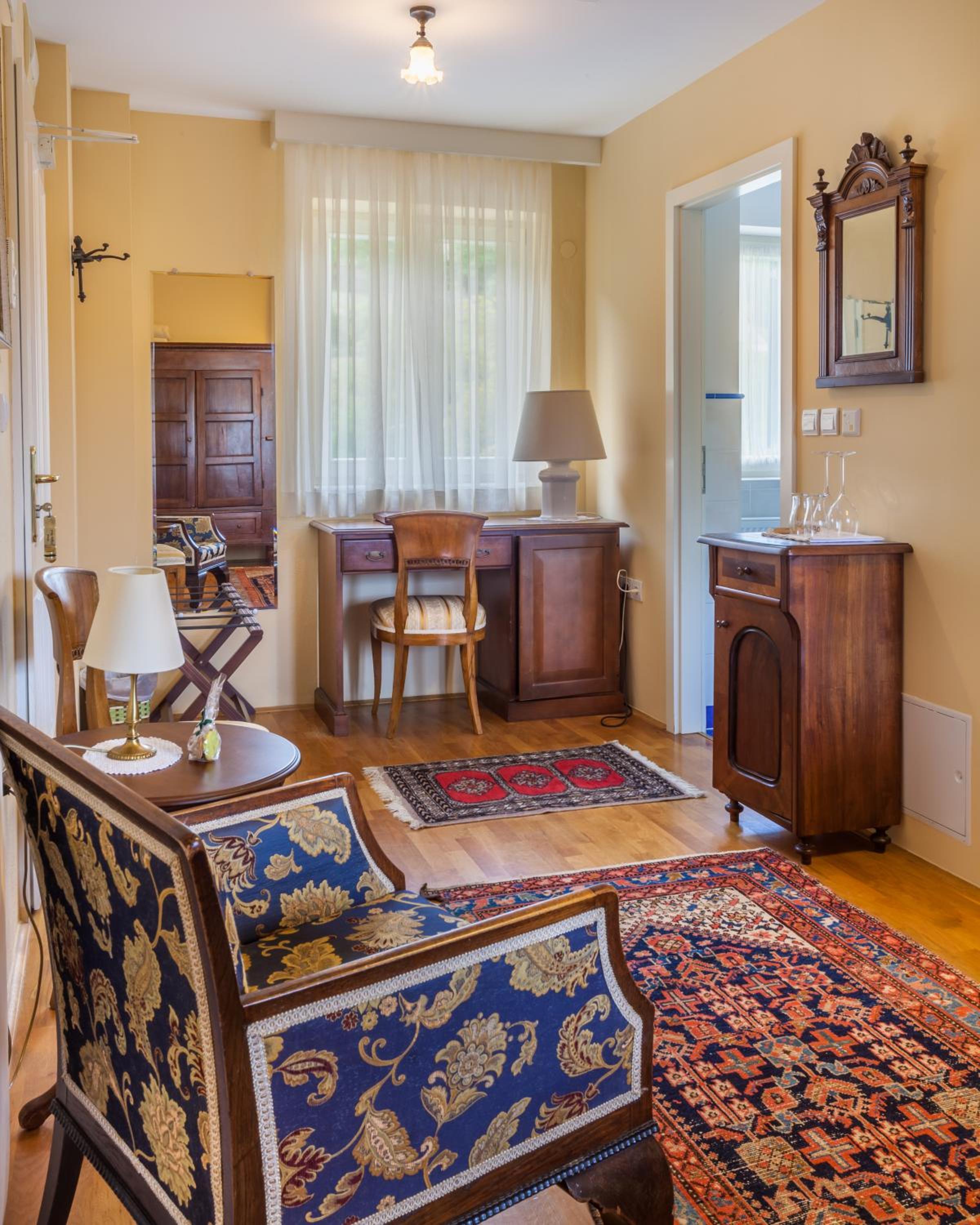 Deluxe Double or Twin Room with Lake View - Photo 10