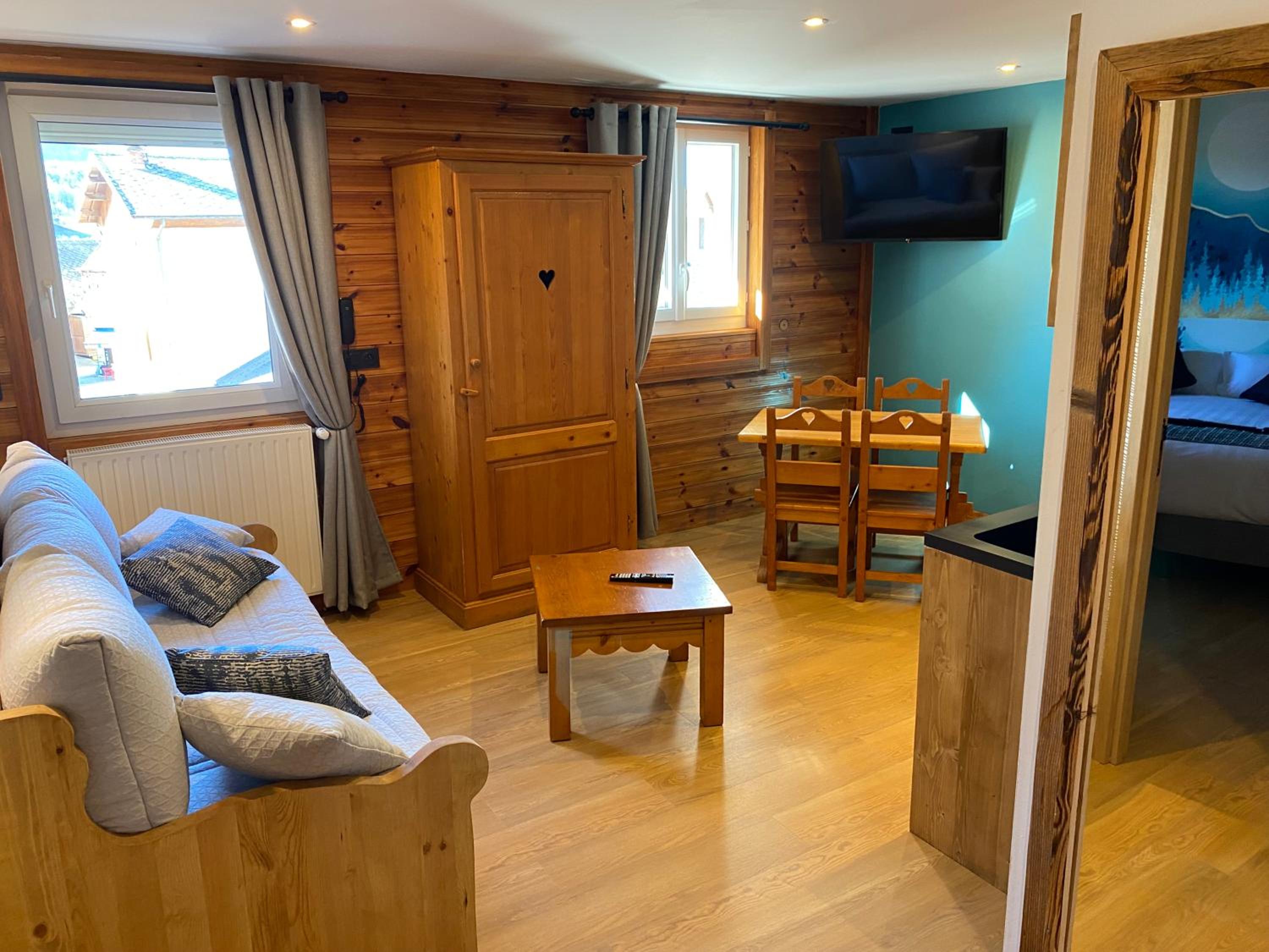 Executive Suite - Photo 10