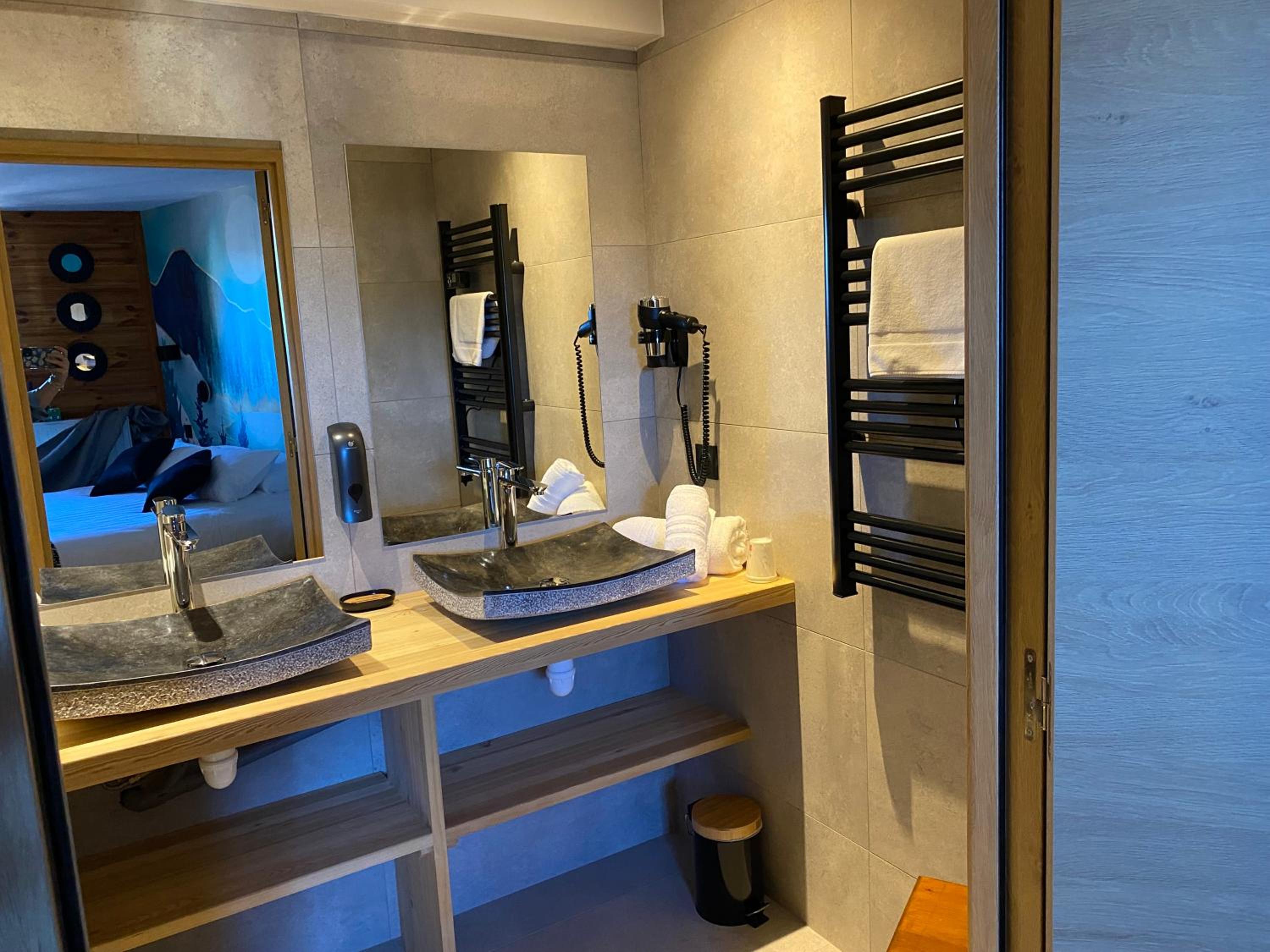 Executive Suite - Photo 11