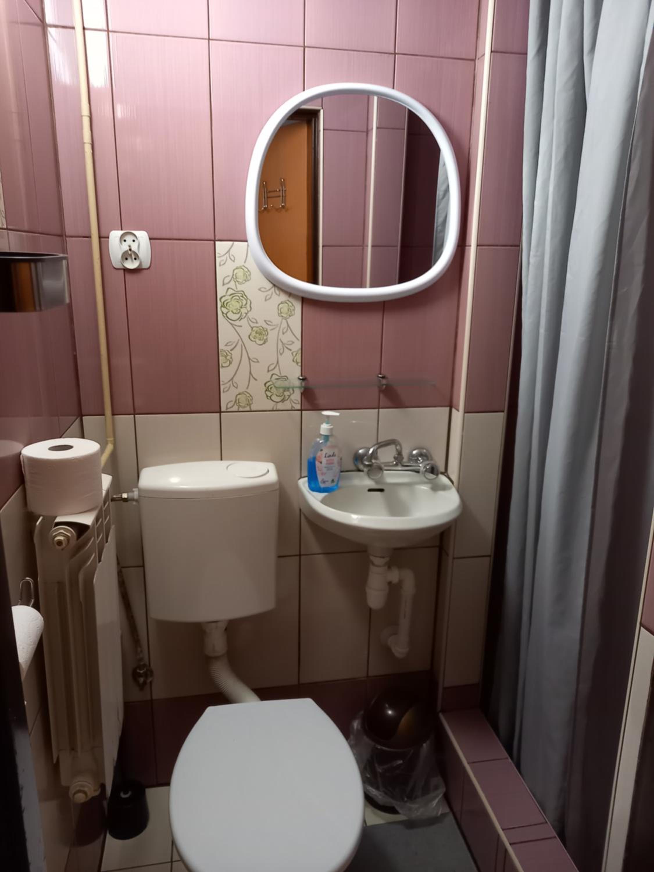Large Double Room - Photo 1