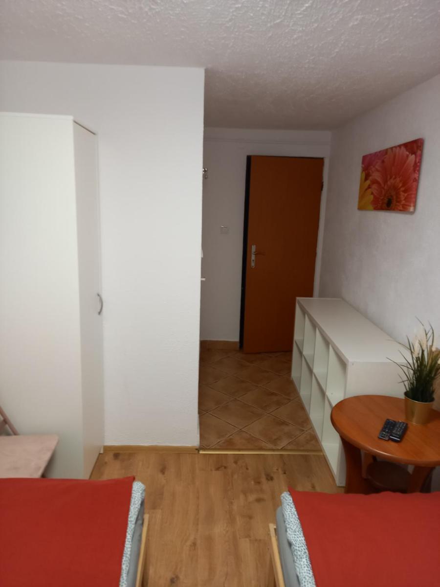 Large Double Room - Photo 2