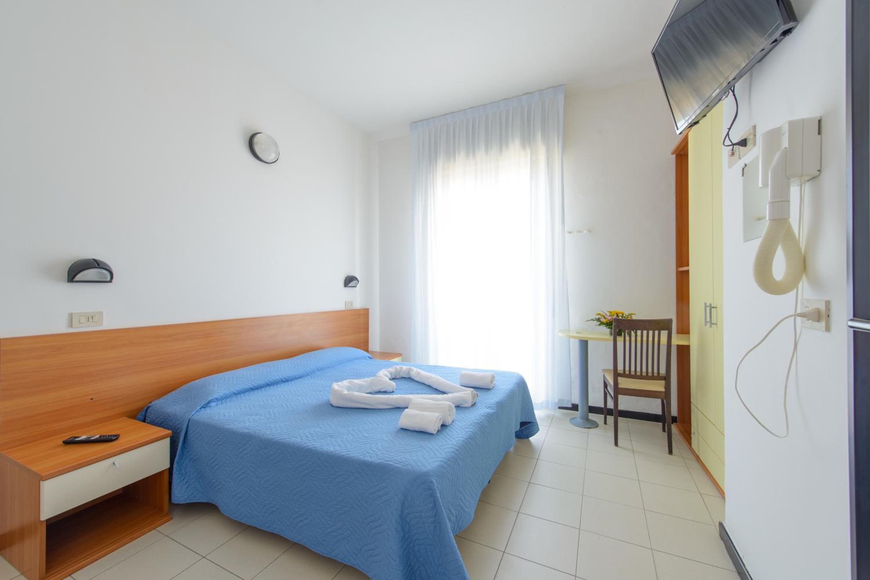 Classic Double Room with Balcony and Partial Sea View