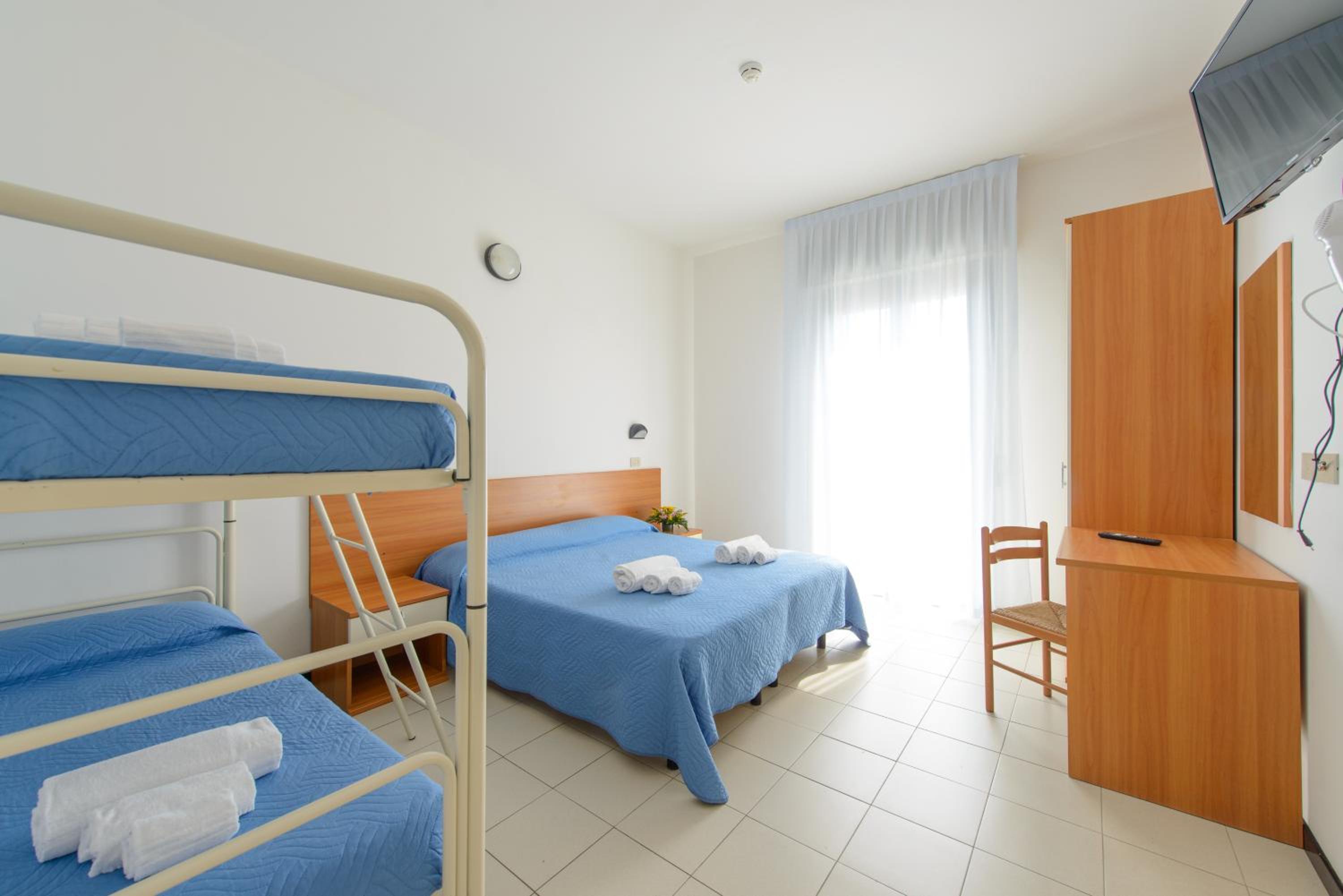 Quadruple Room with Balcony and Sea View