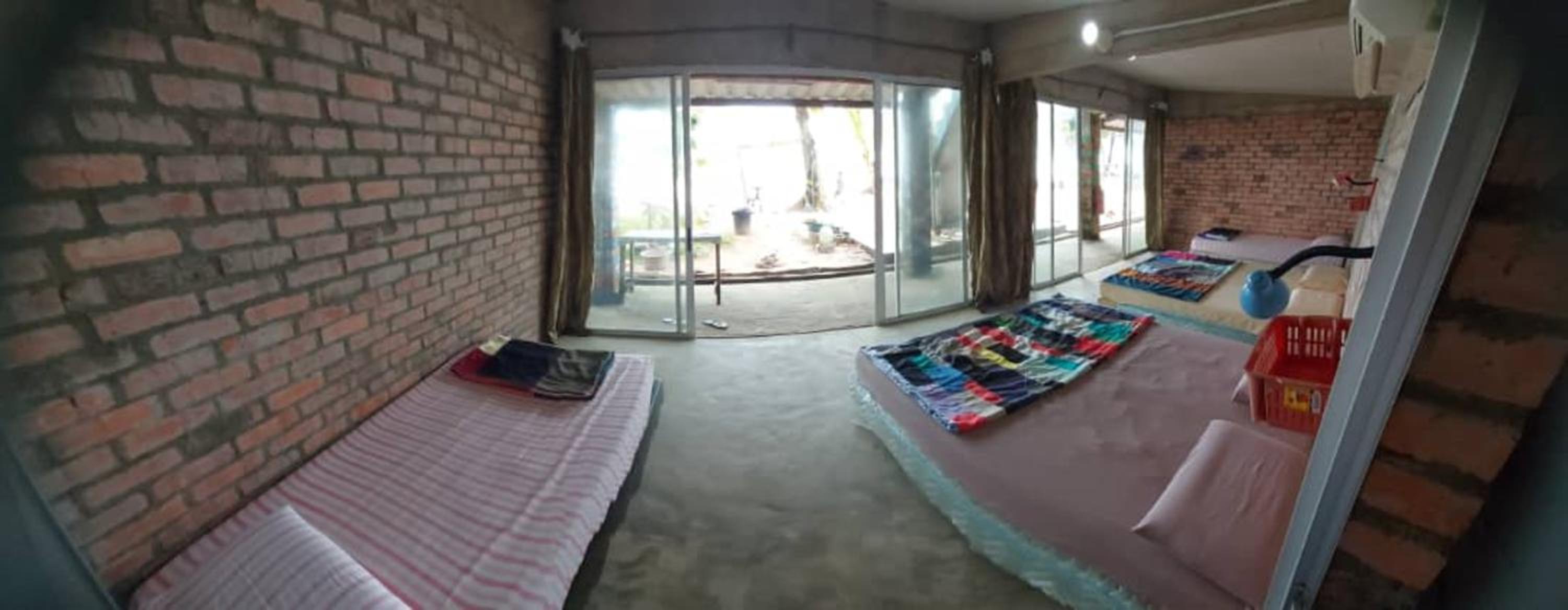 Family Room with Private Bathroom photo 2