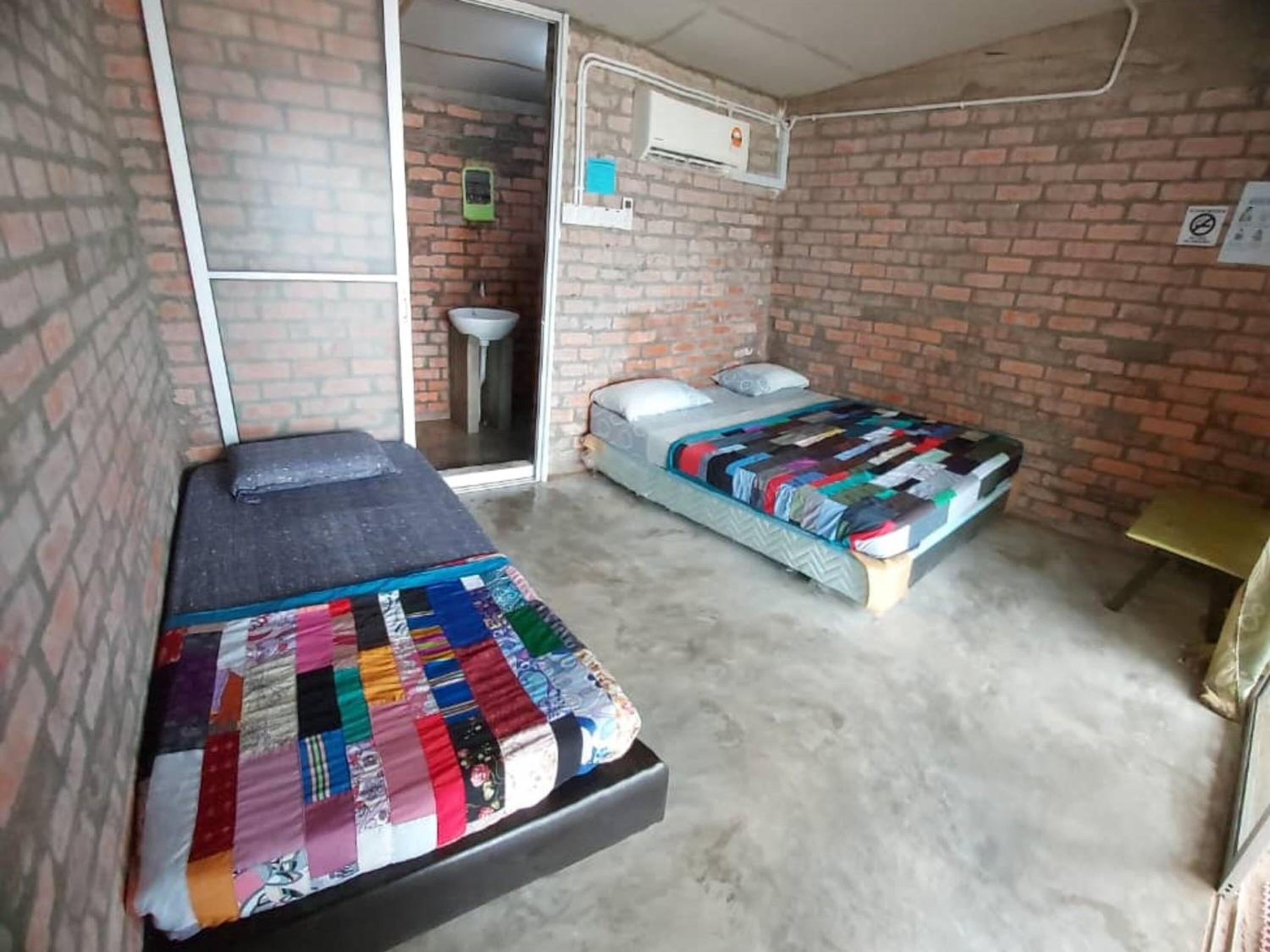 Triple Room with Private Bathroom photo 2