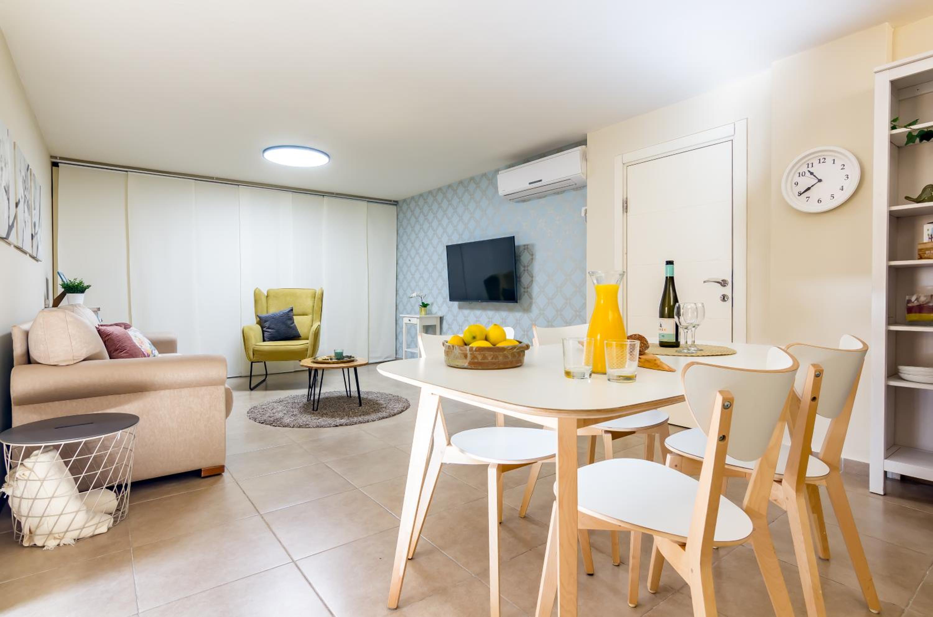 One-Bedroom Suite - Photo 2