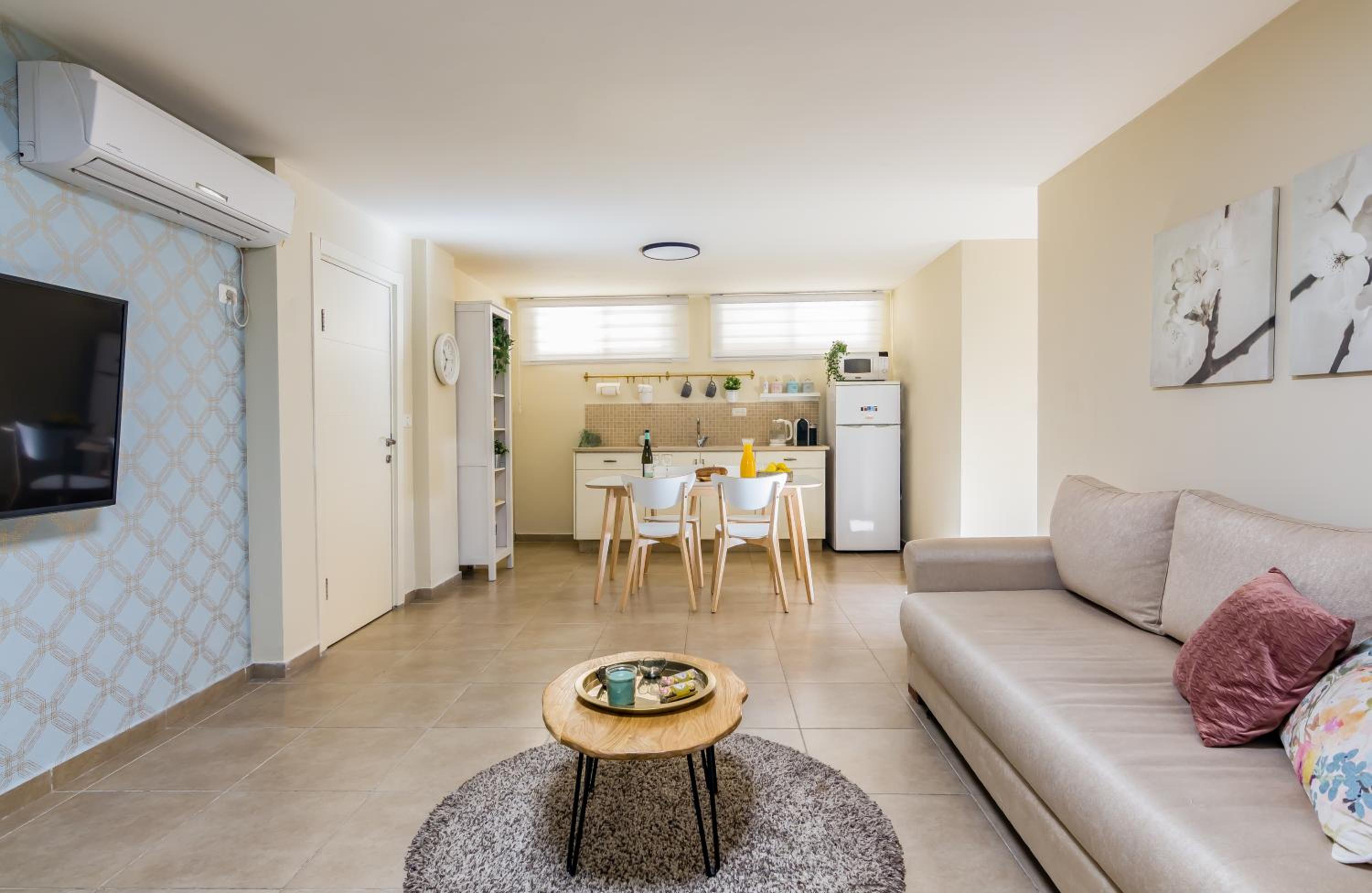 One-Bedroom Suite - Photo 8