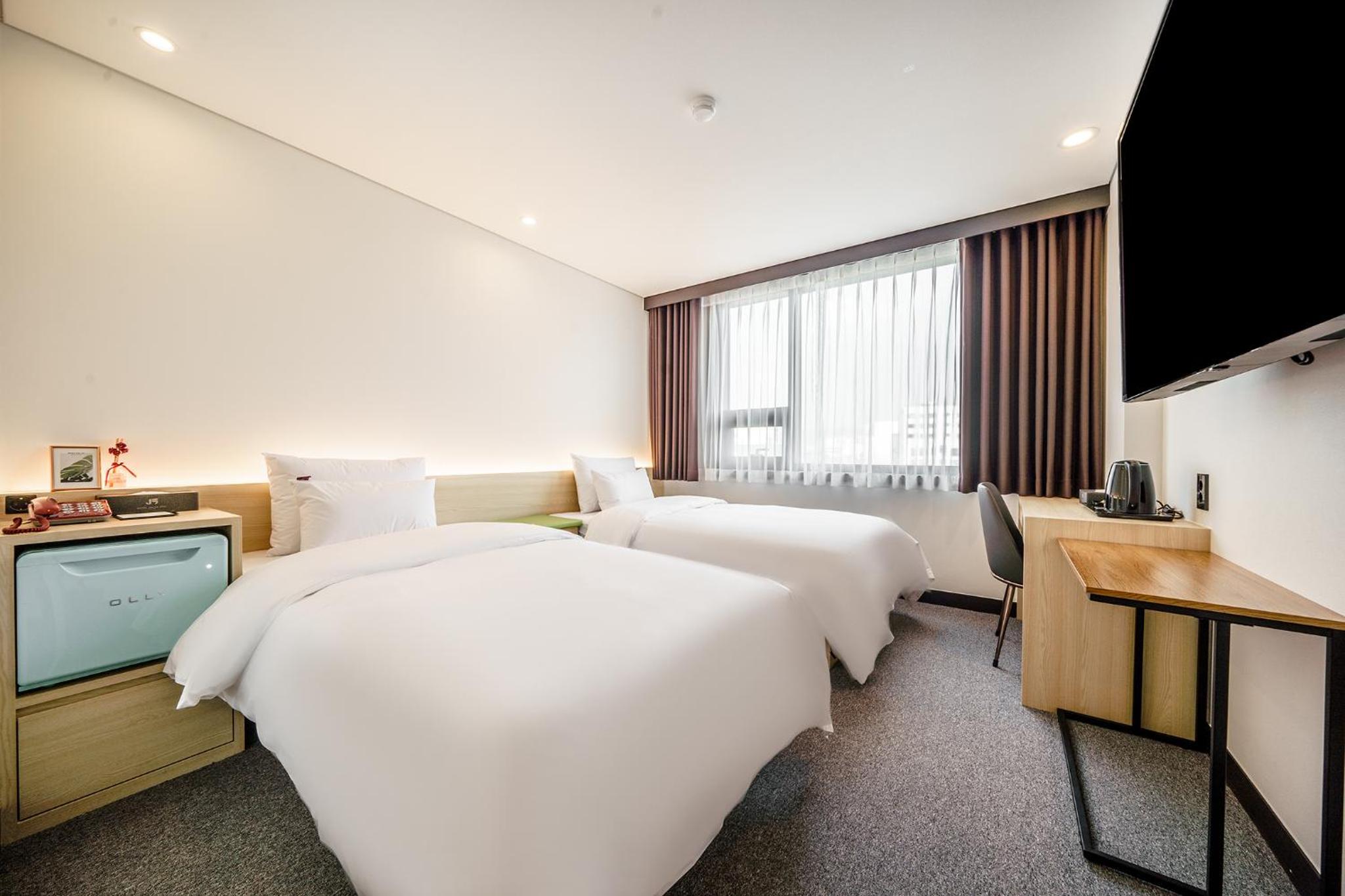 Deluxe Twin Room - Photo 2