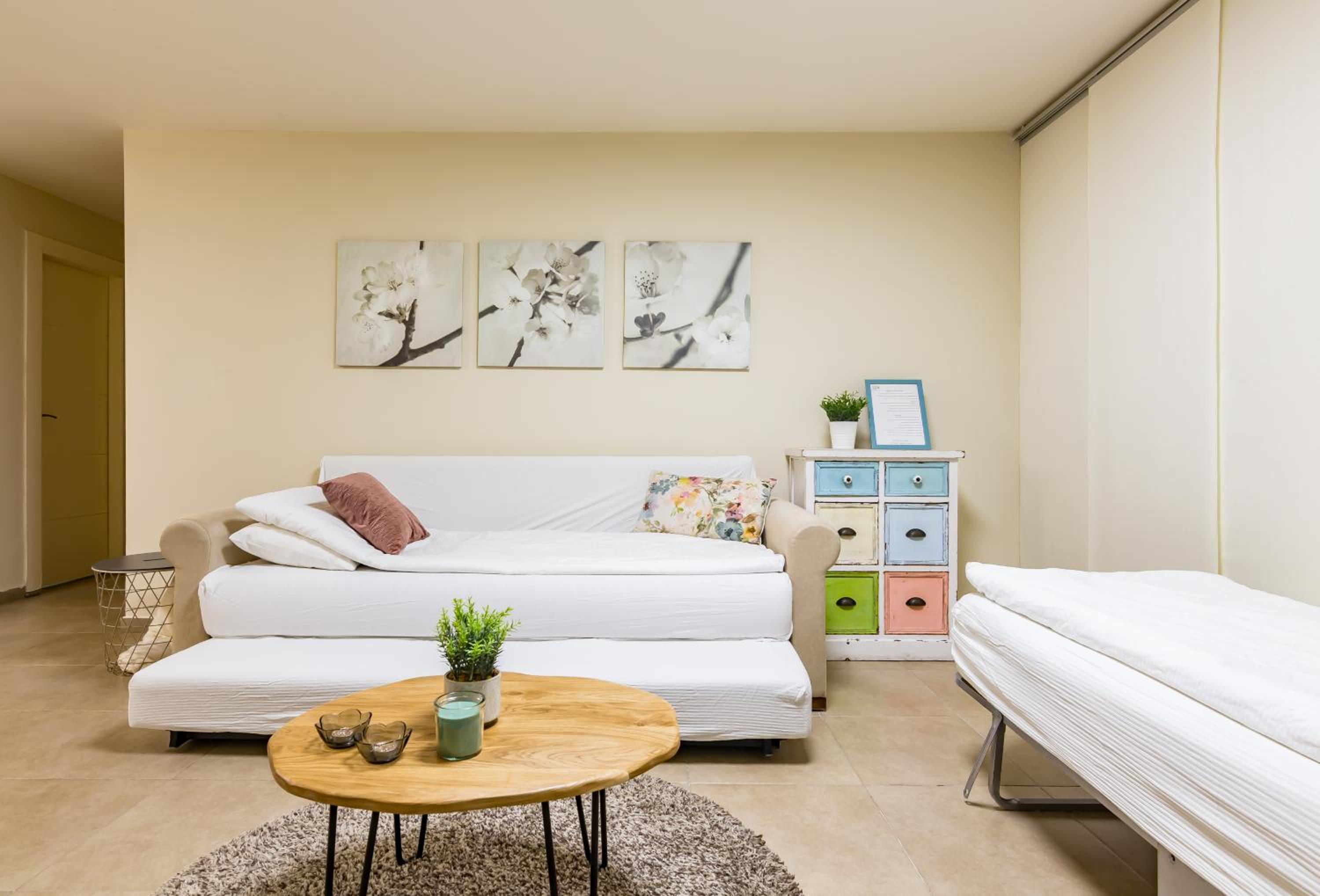 One-Bedroom Suite - Photo 10