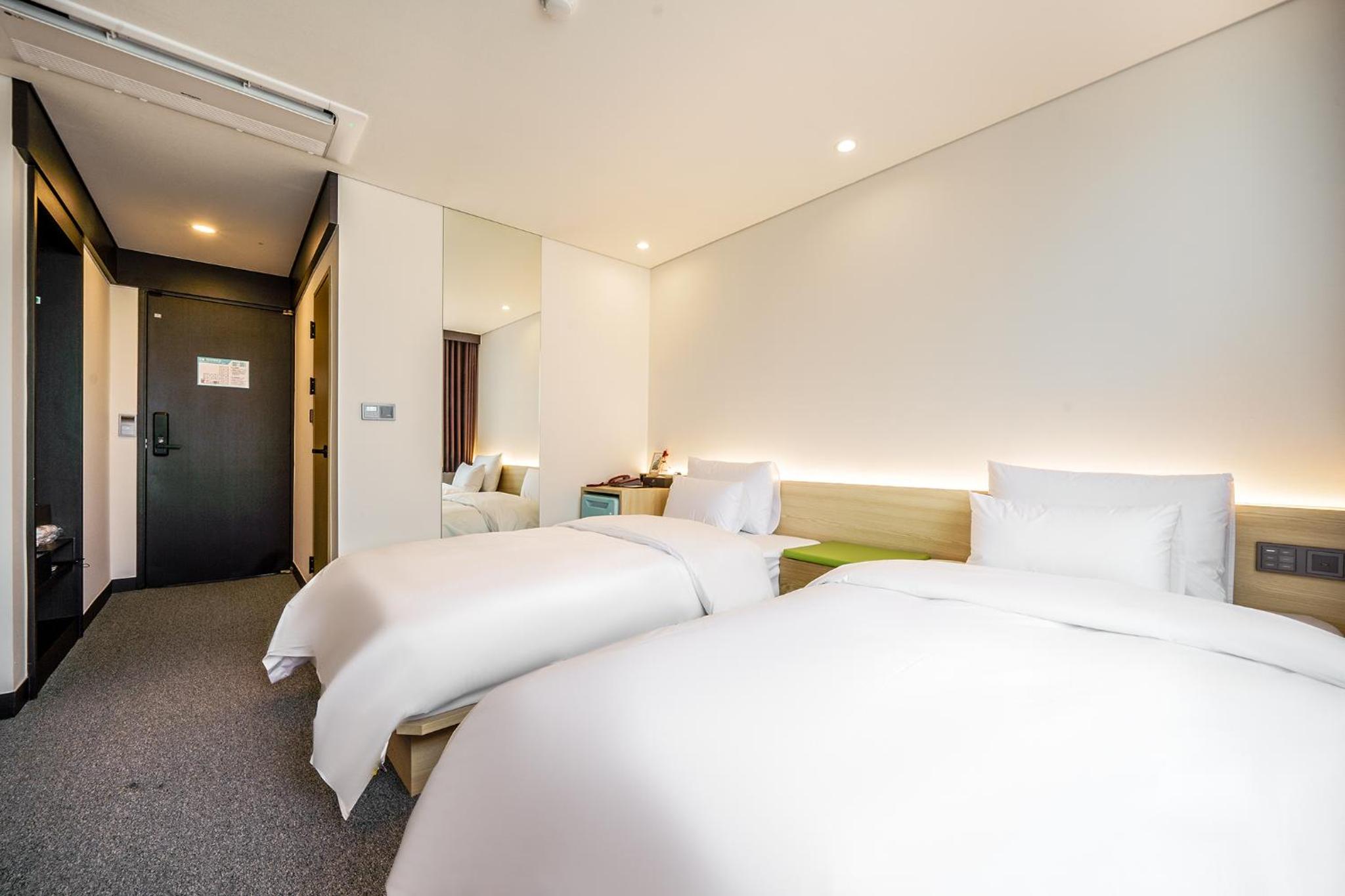 Deluxe Twin Room - Photo 6