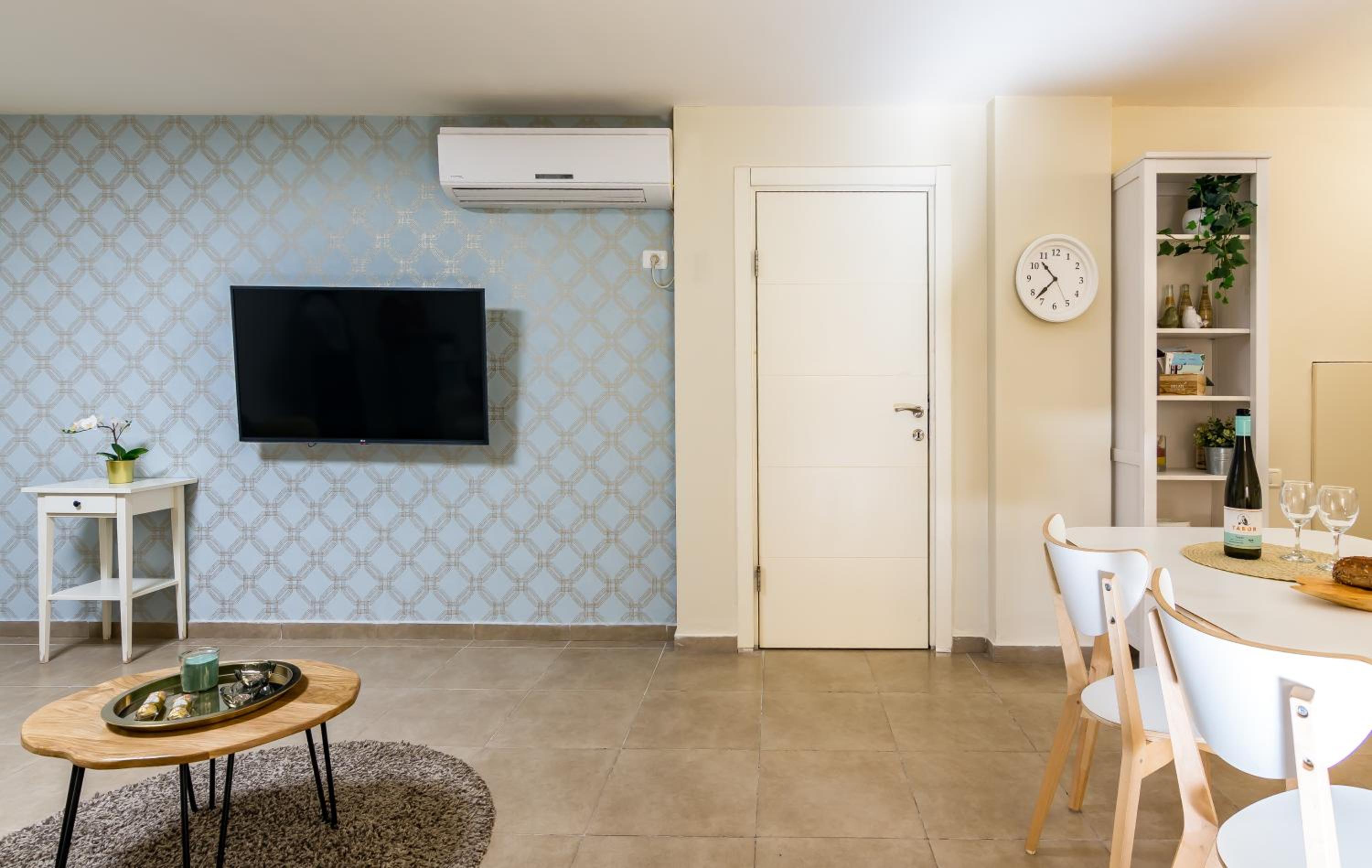 One-Bedroom Suite - Photo 13