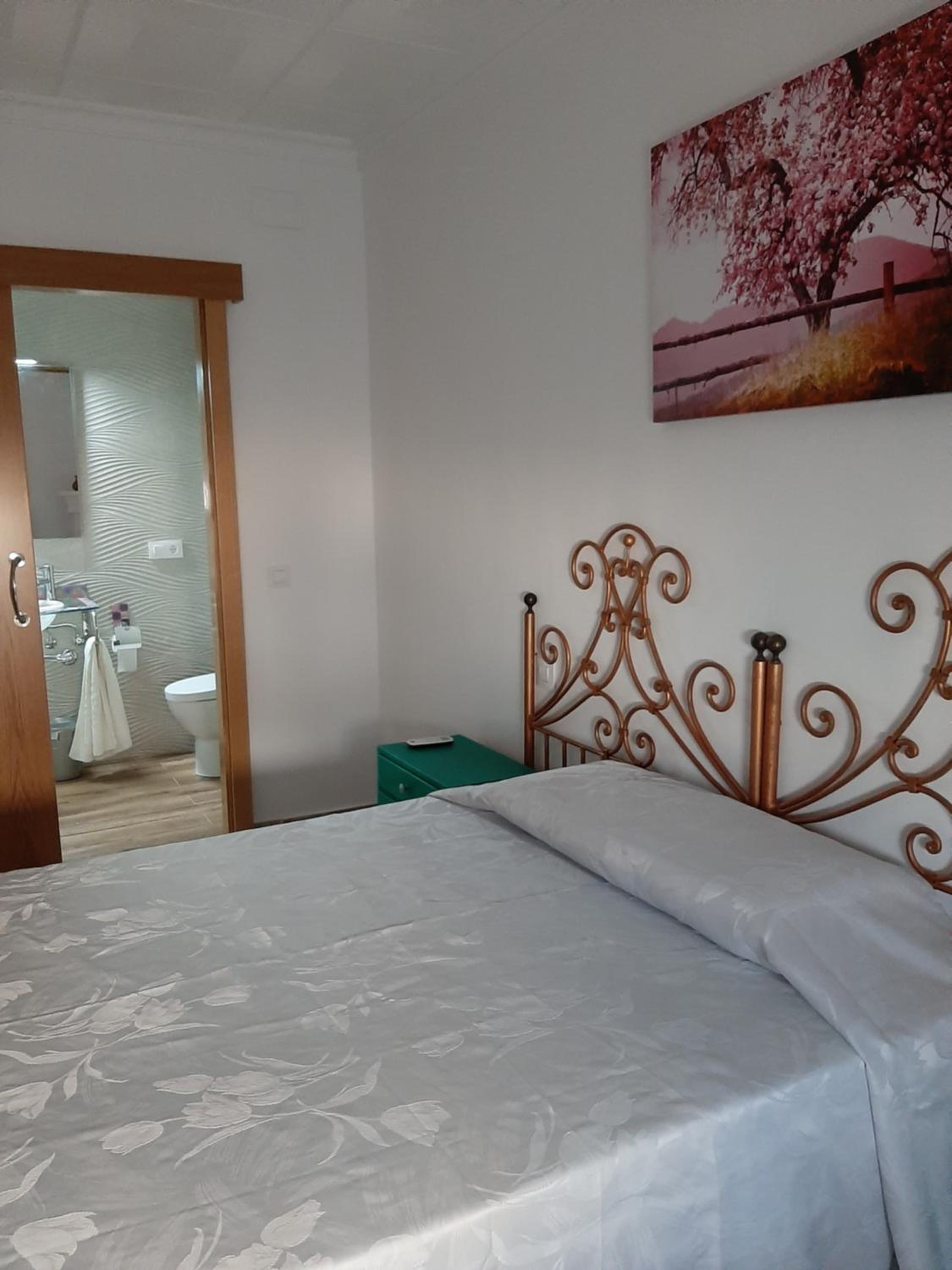 Eight-Bedroom House photo 2