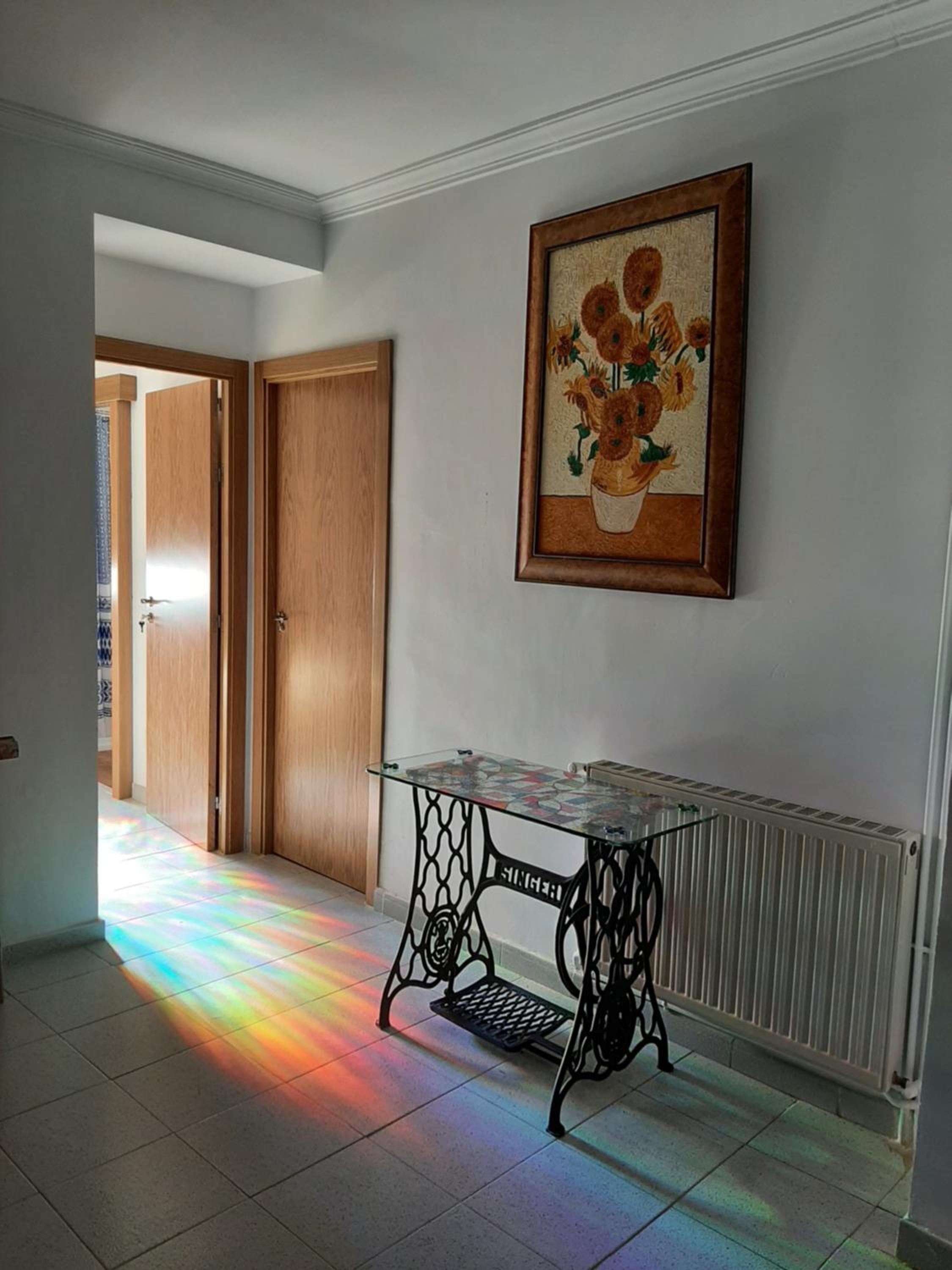 Eight-Bedroom House photo 3