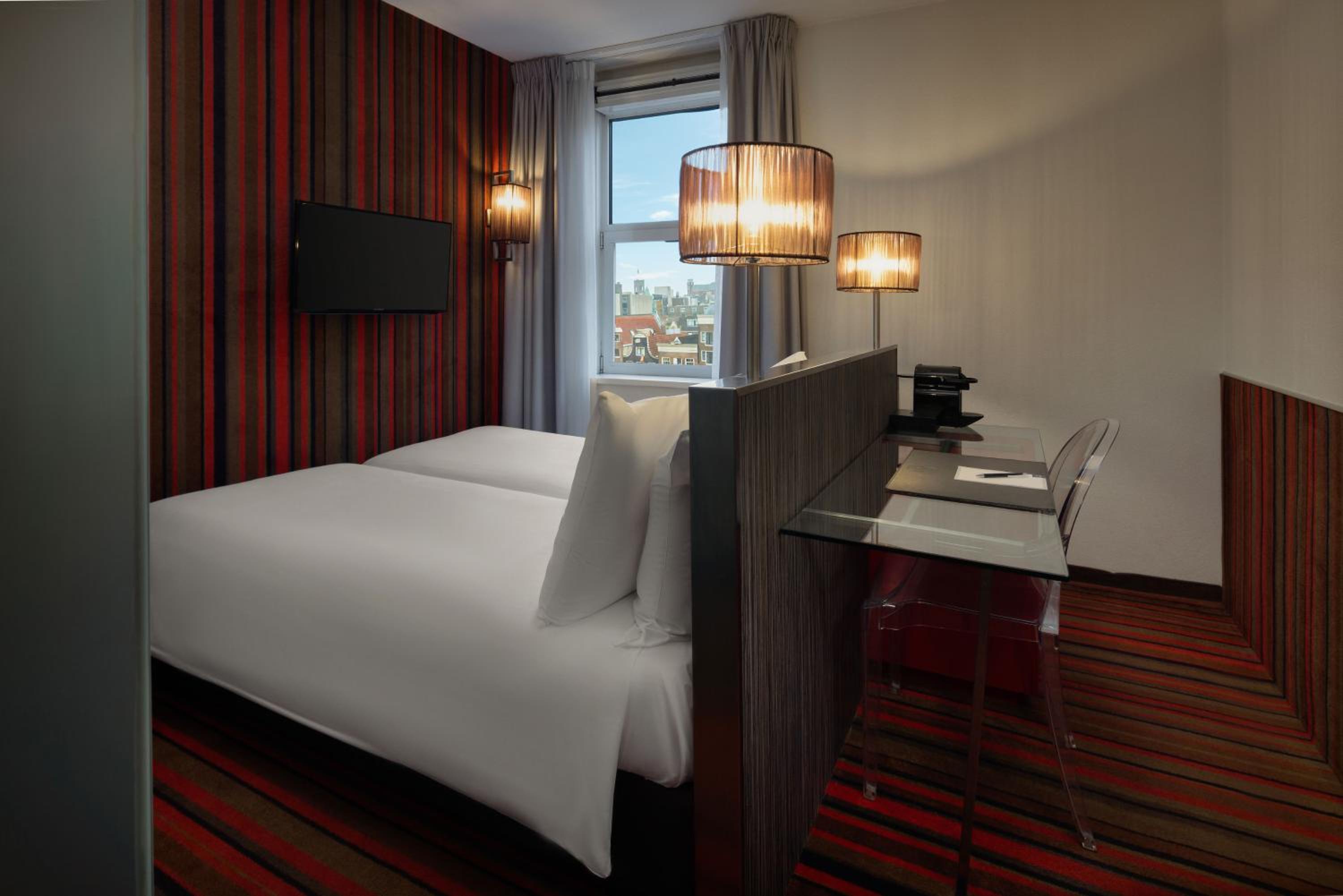 Double or Twin Room with City View photo 3