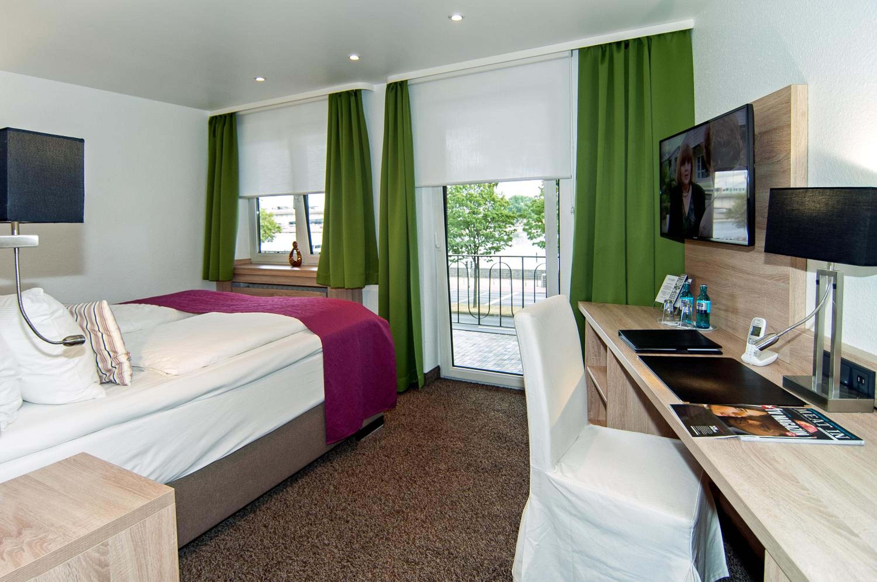 Deluxe Double Room with Shower - Photo 1