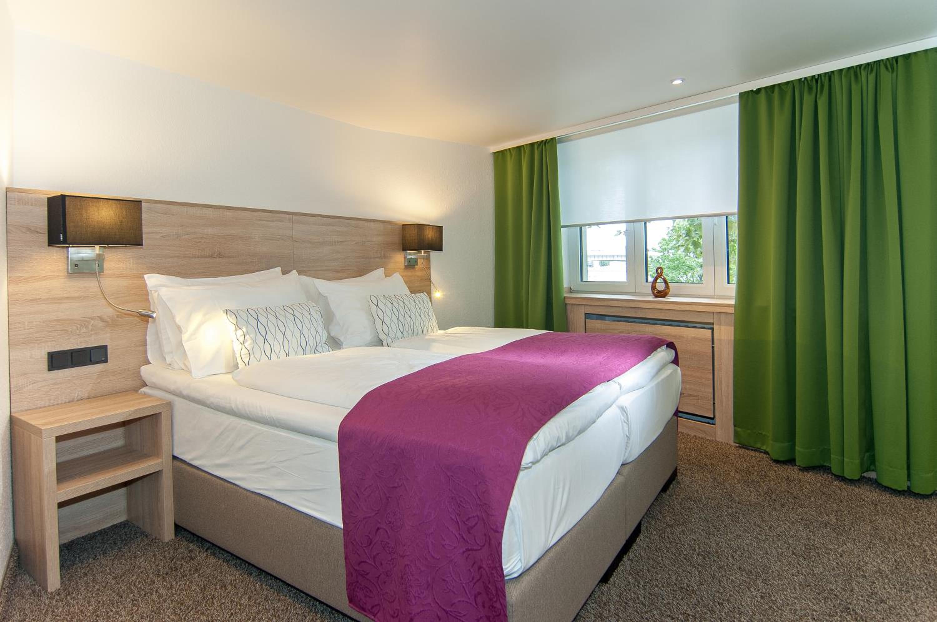 Deluxe Double Room with Shower - Photo 14