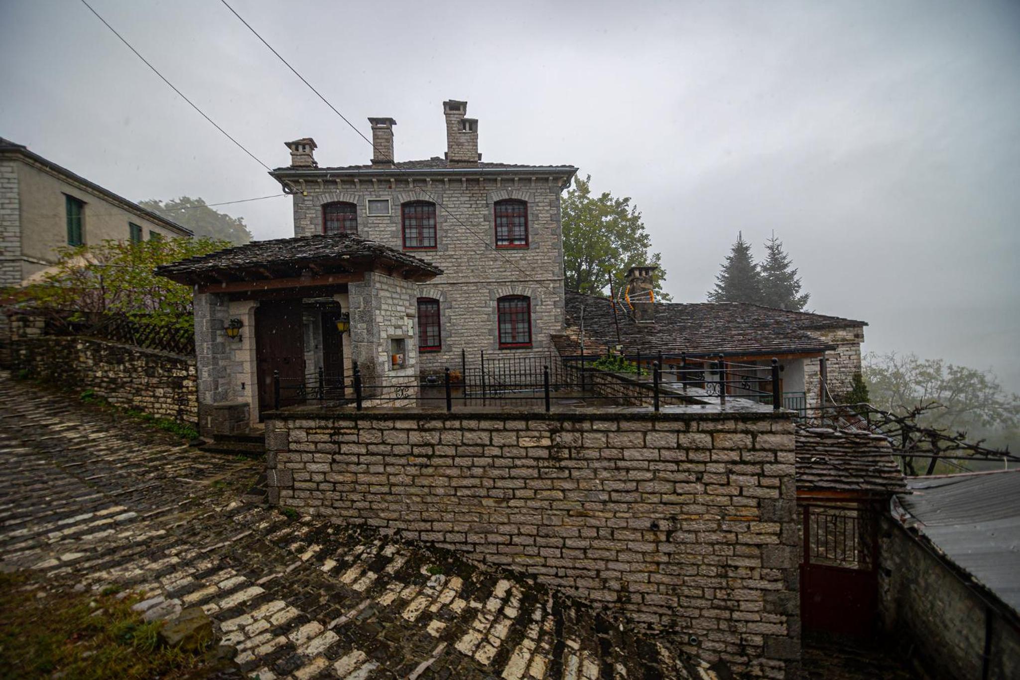 Villa - Photo 2