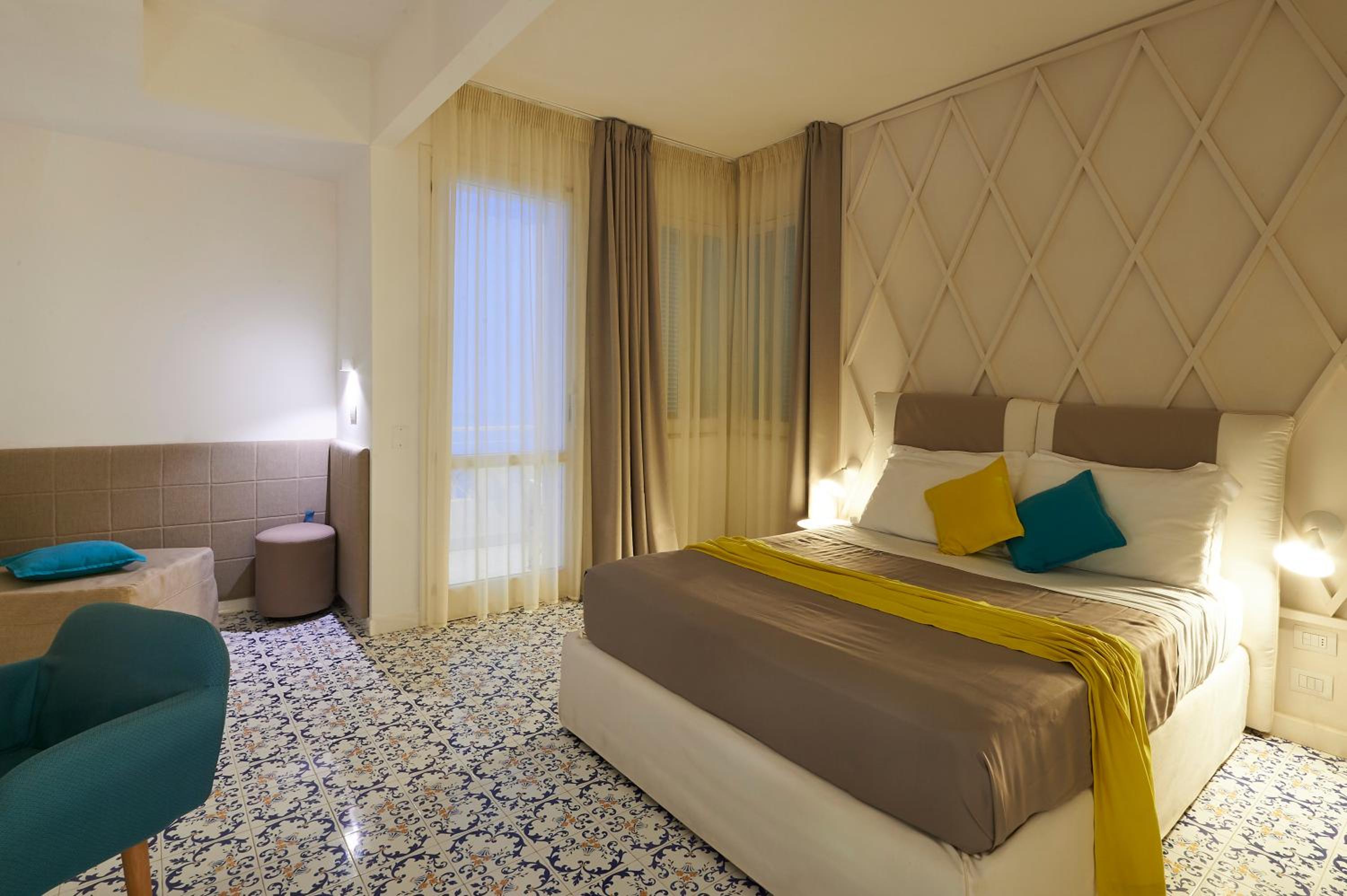 Superior Quadruple Room with Partial Sea View photo 3