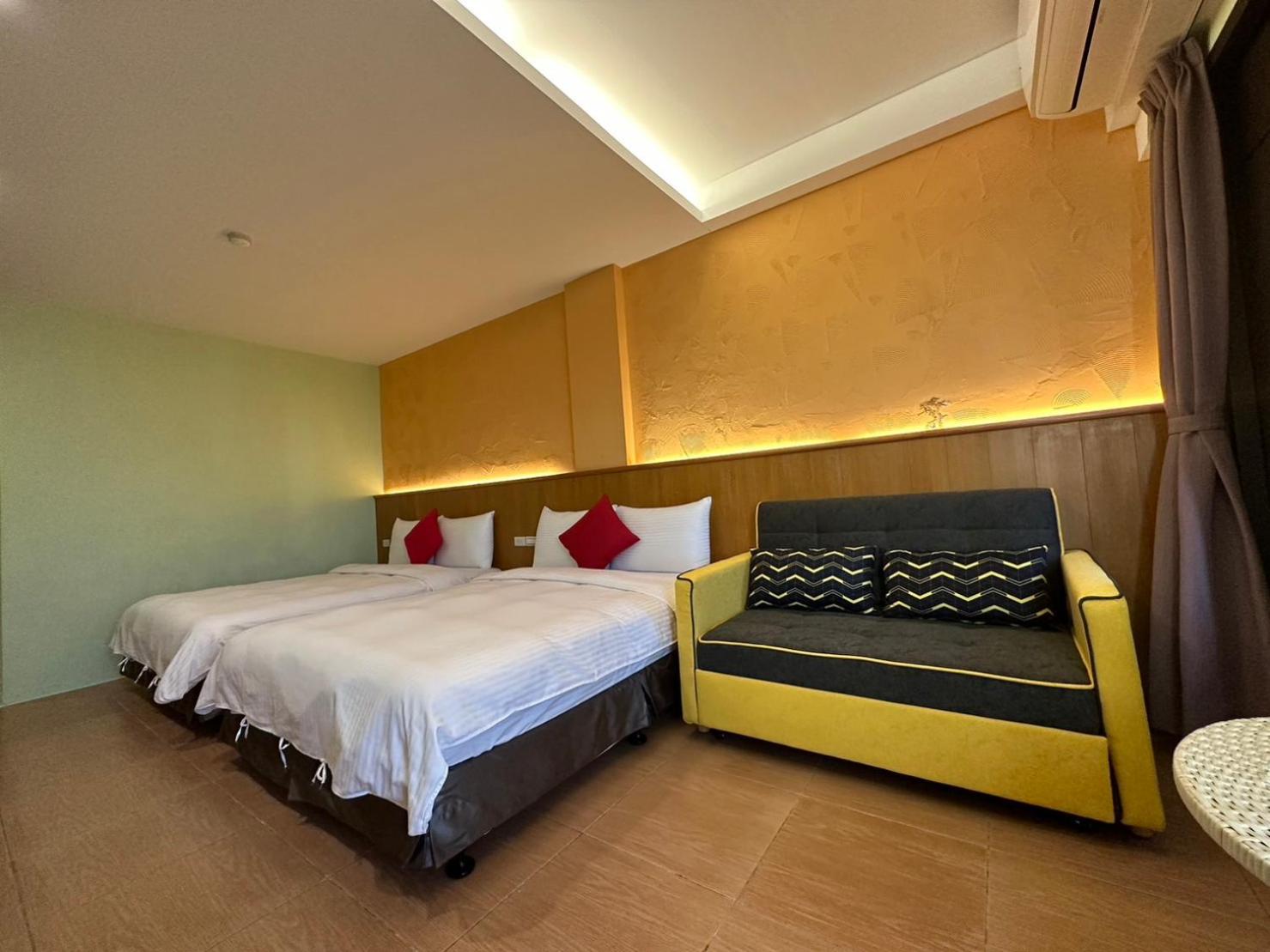 Quadruple Room with Bath photo 2