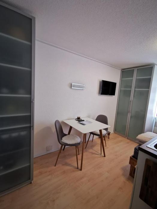 Twin Room with Kitchenette - Photo 14