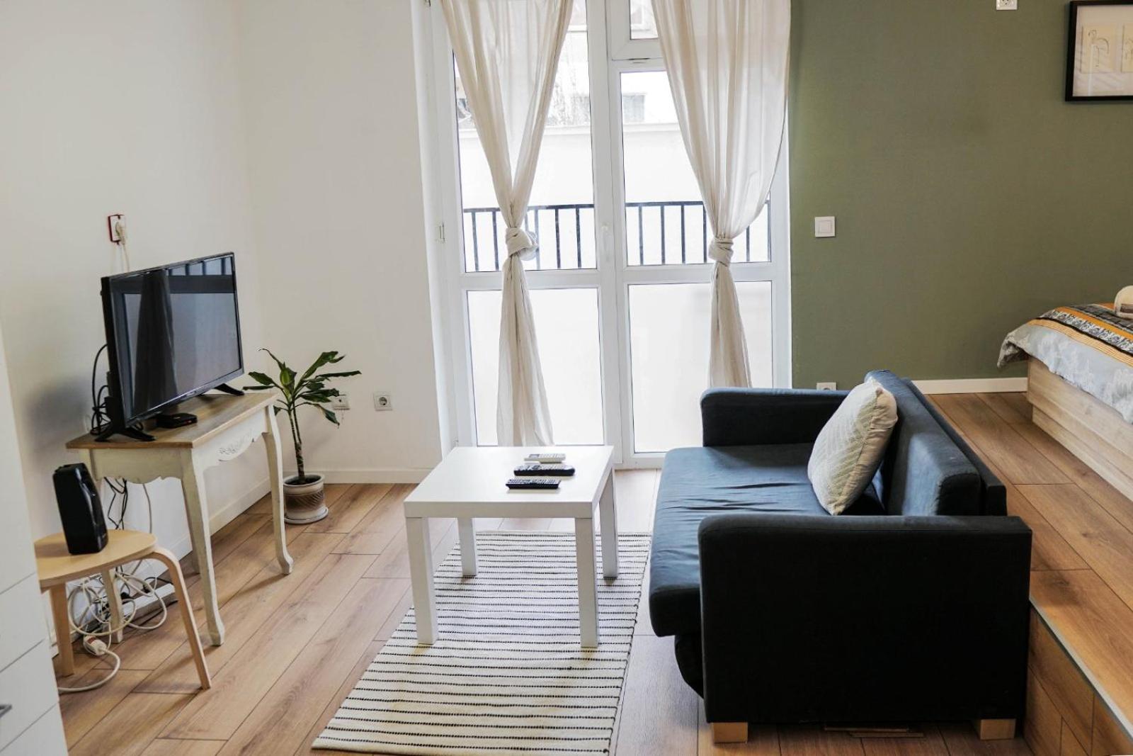 One-Bedroom Apartment - Photo 1