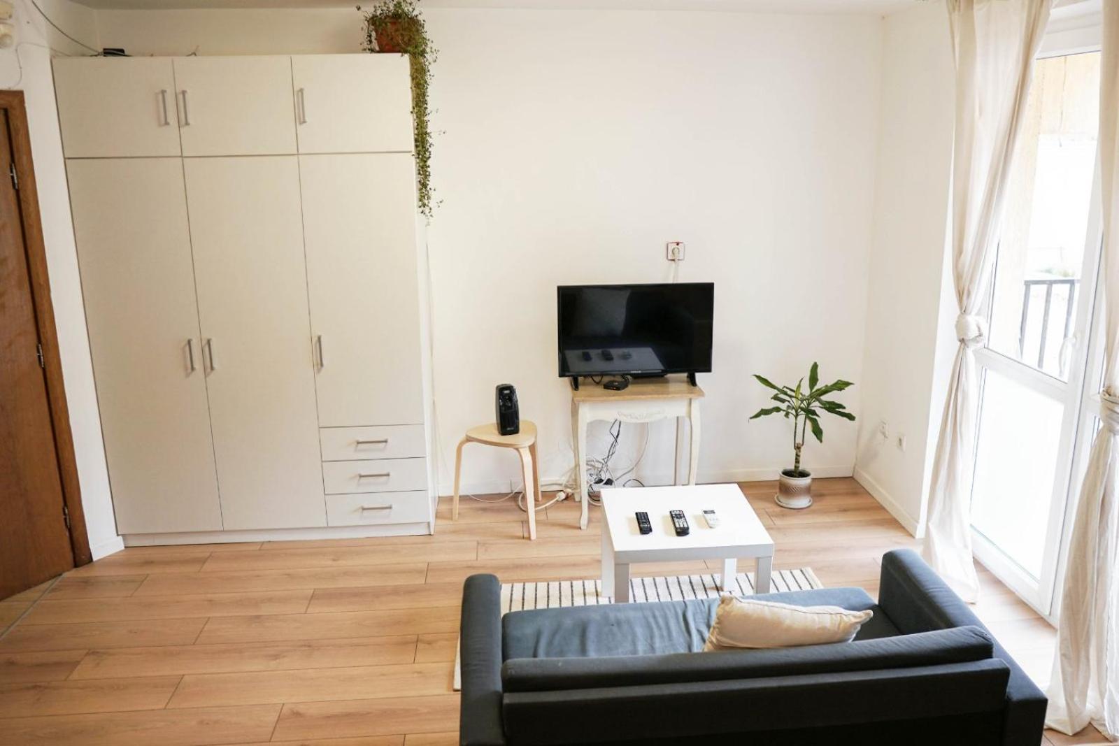 One-Bedroom Apartment - Photo 9