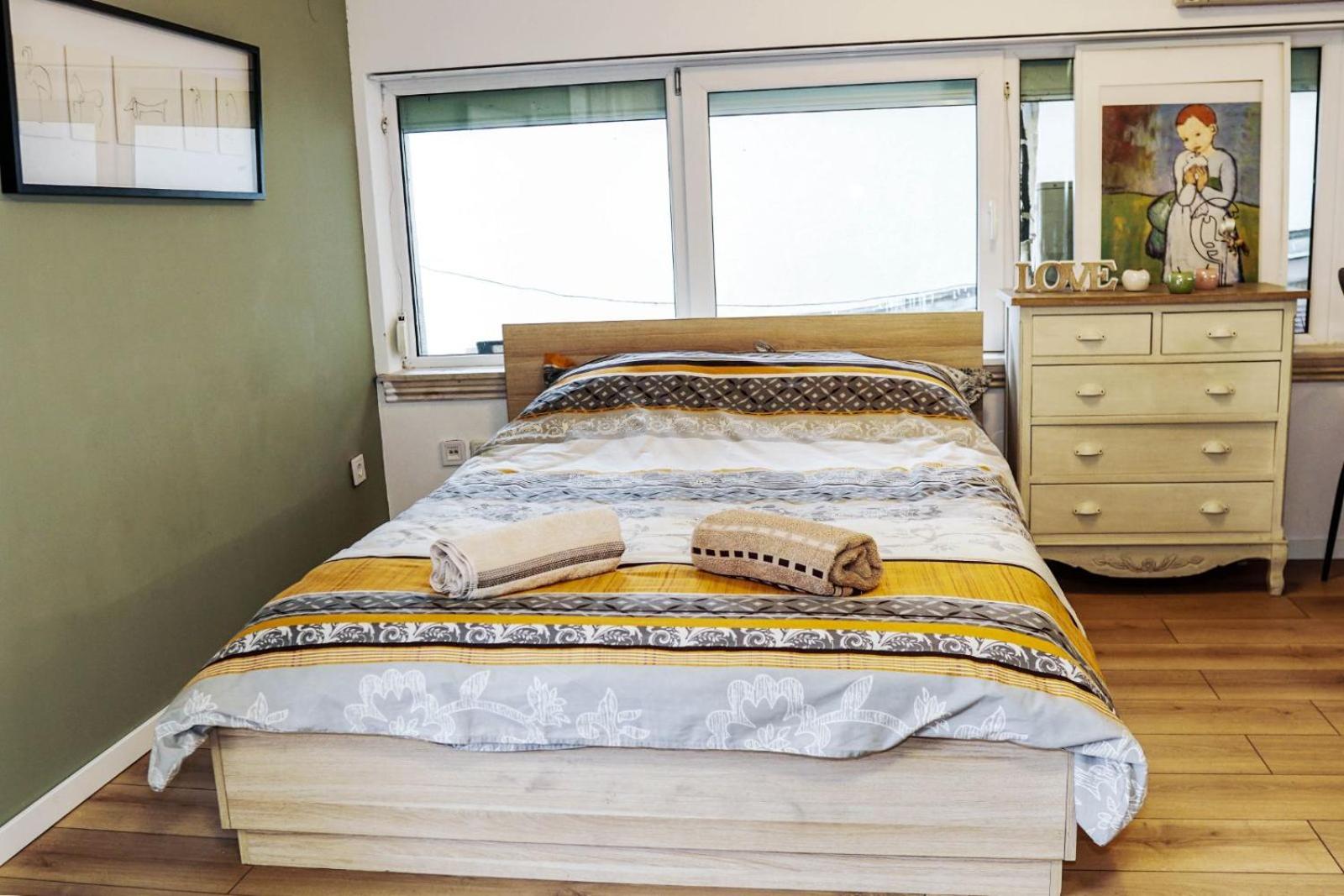 One-Bedroom Apartment - Photo 5