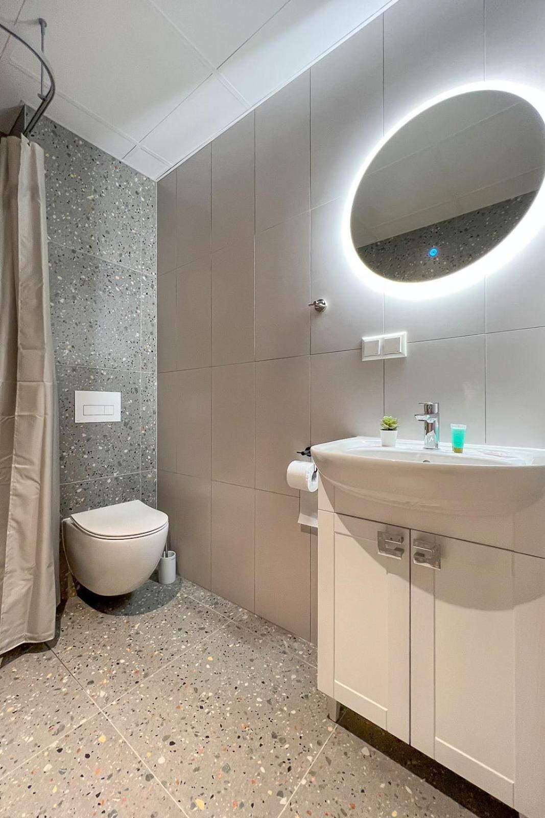 One-Bedroom Apartment - Photo 9