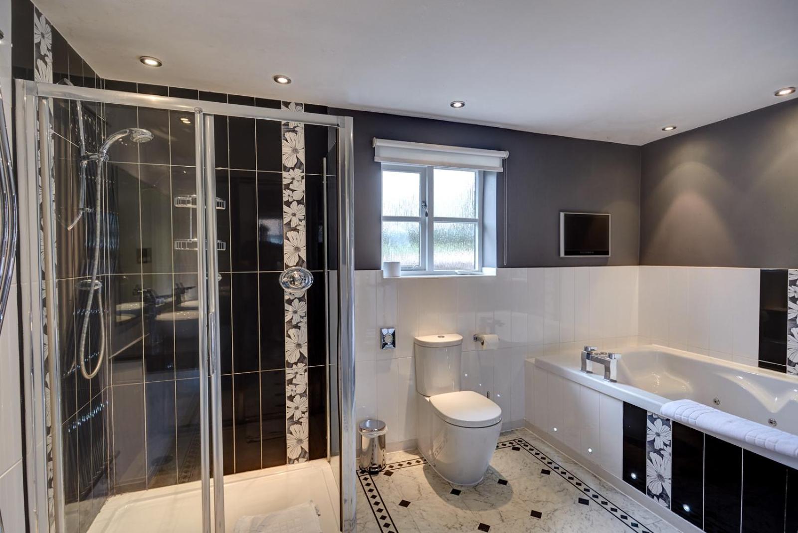 Luxury Suite with King Bed - Non Smoking  - Photo 6