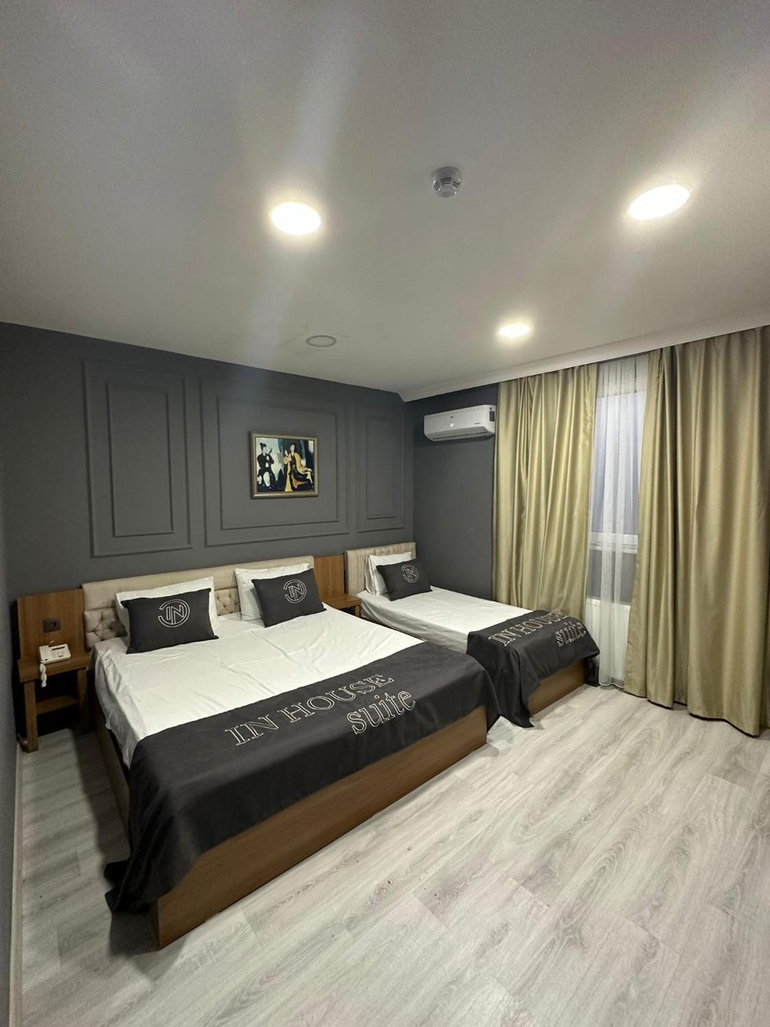 Superior Family Room photo 1