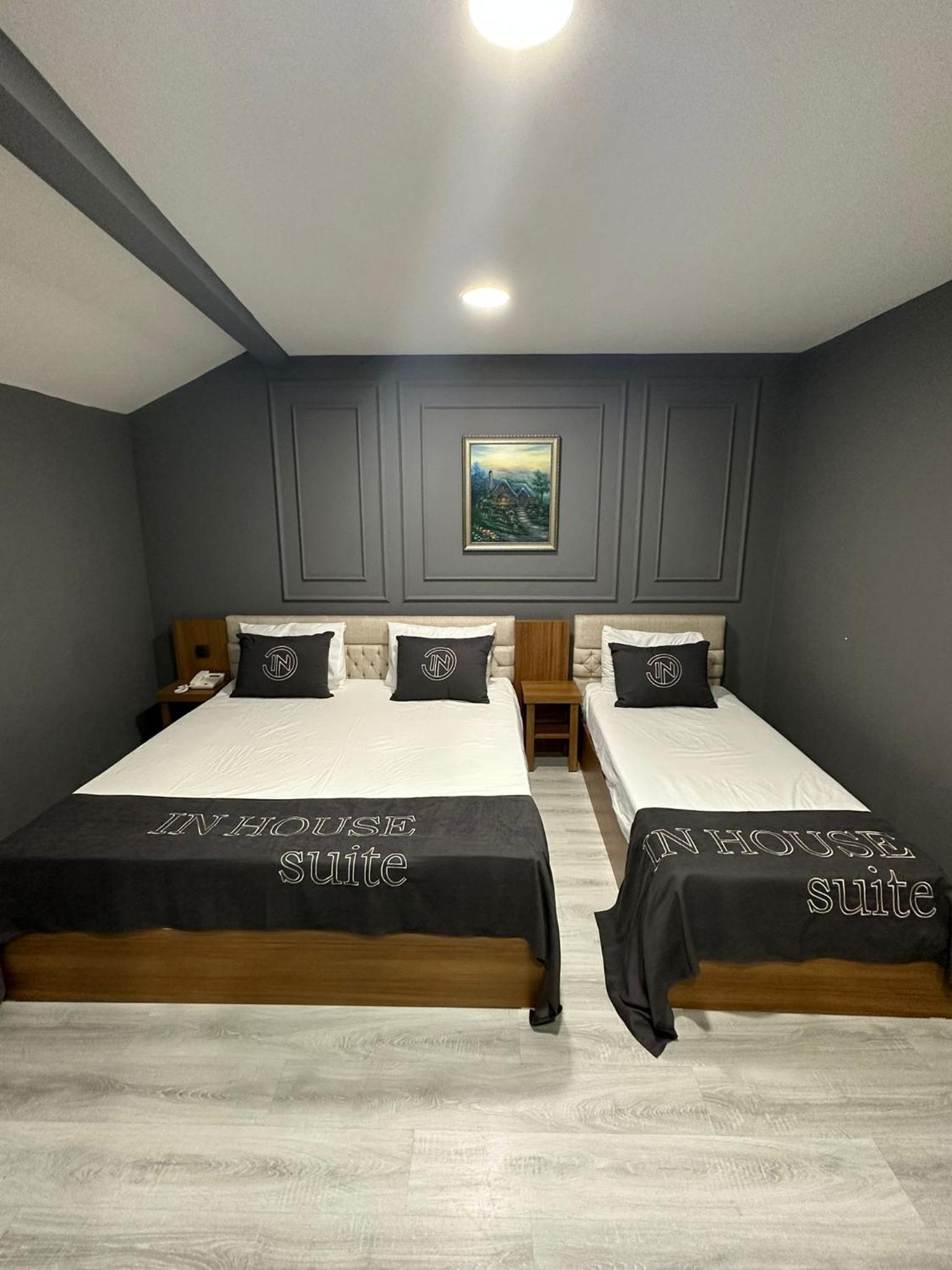 Superior Family Room photo 2