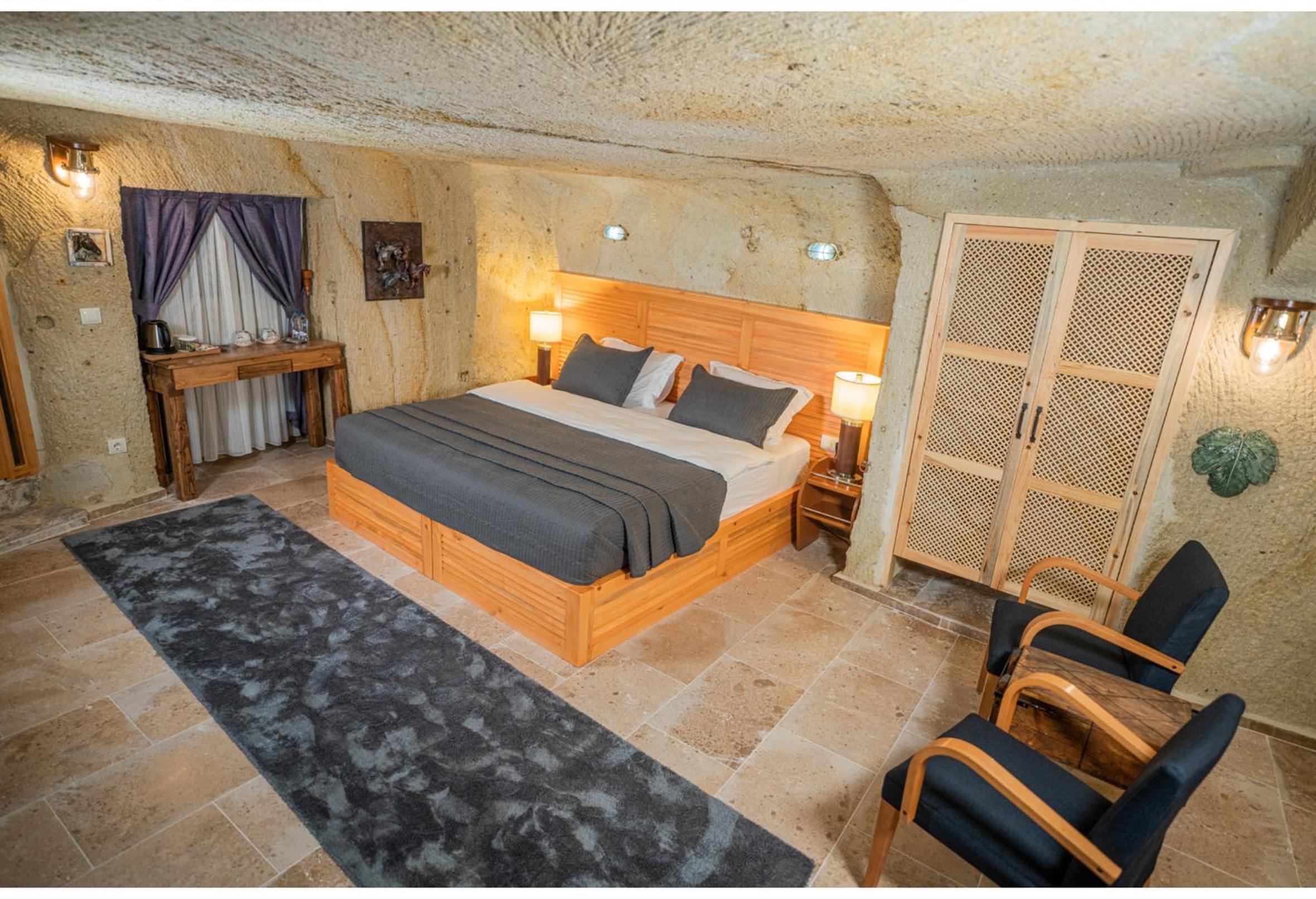 Deluxe Suite photo 2