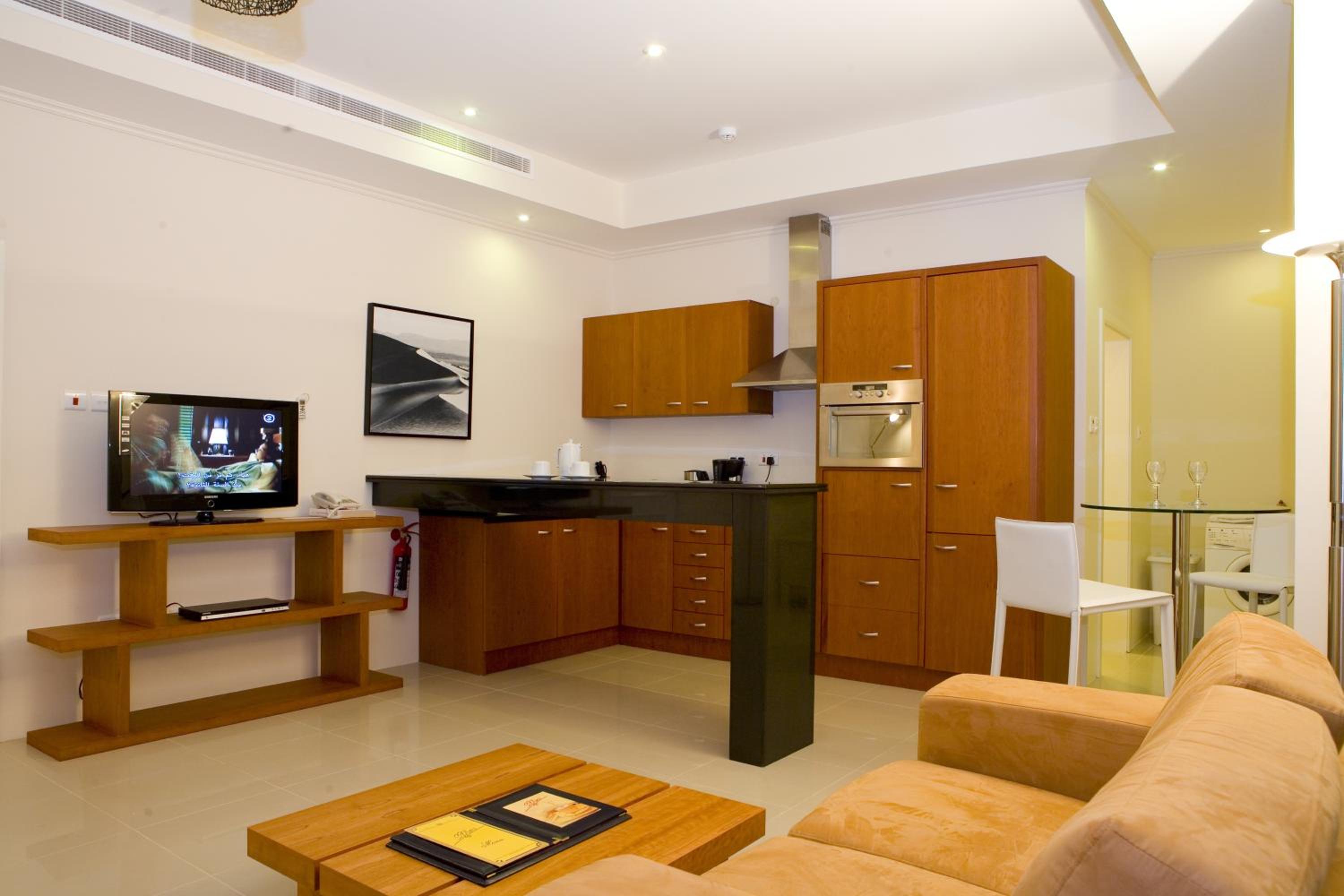 One-Bedroom Suite - Photo 9